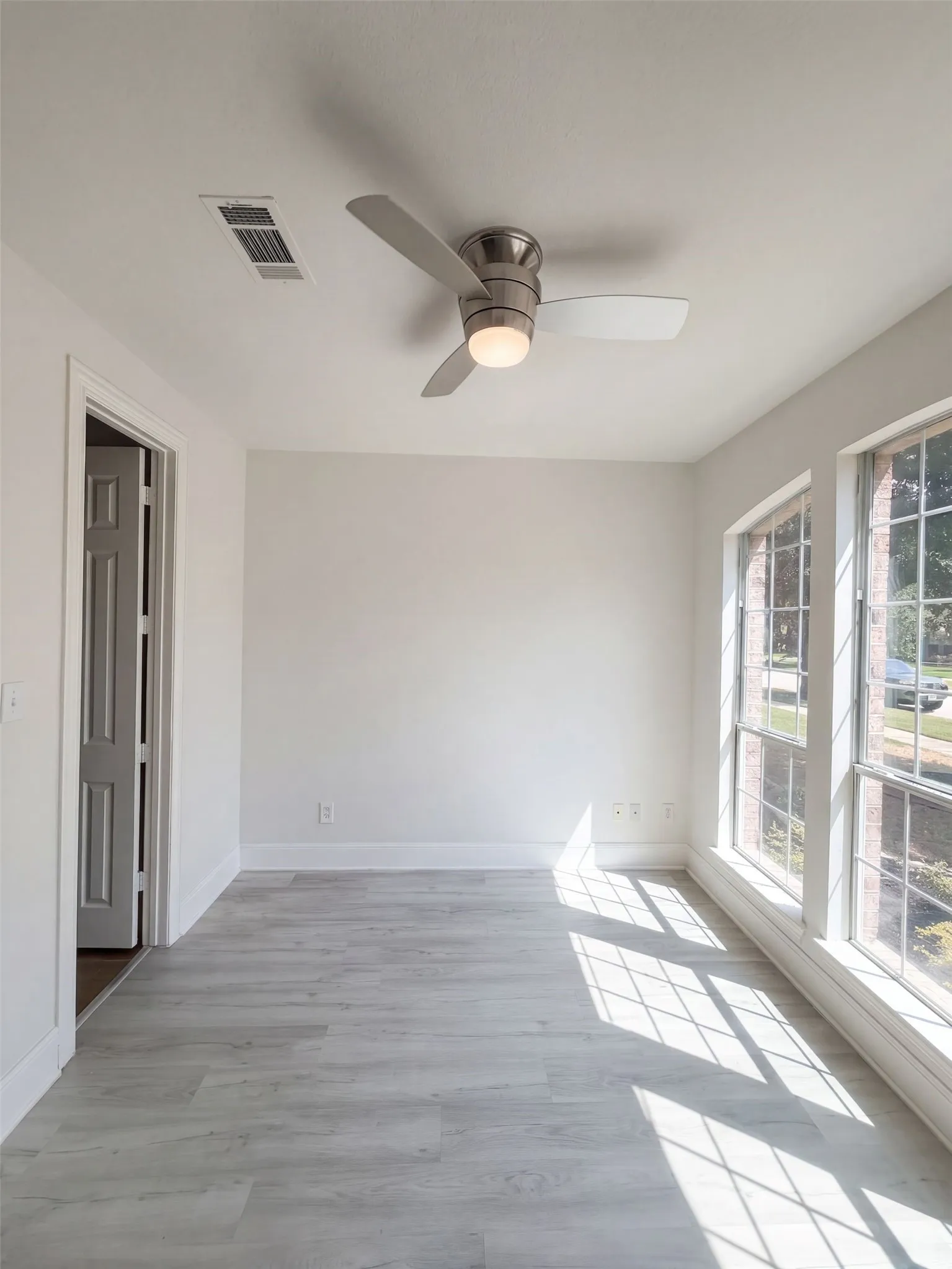 Single Family Residence For Sale in Denton County , 2716 Dearborn Lane, Frisco, Texas 75036, 5 Bedroom, 3 Bathroom, 2 Garage spaces, 3,593 Sqft, built in 2006, mls#21387586, Real Estate Agent in Frisco, Homes For Sale in Denton county, Homes For Sale in Frisco, Realtor in Frisco Texas, Real Estate Brokerage Independent Realty Texas, Luminita Cordes Realtor