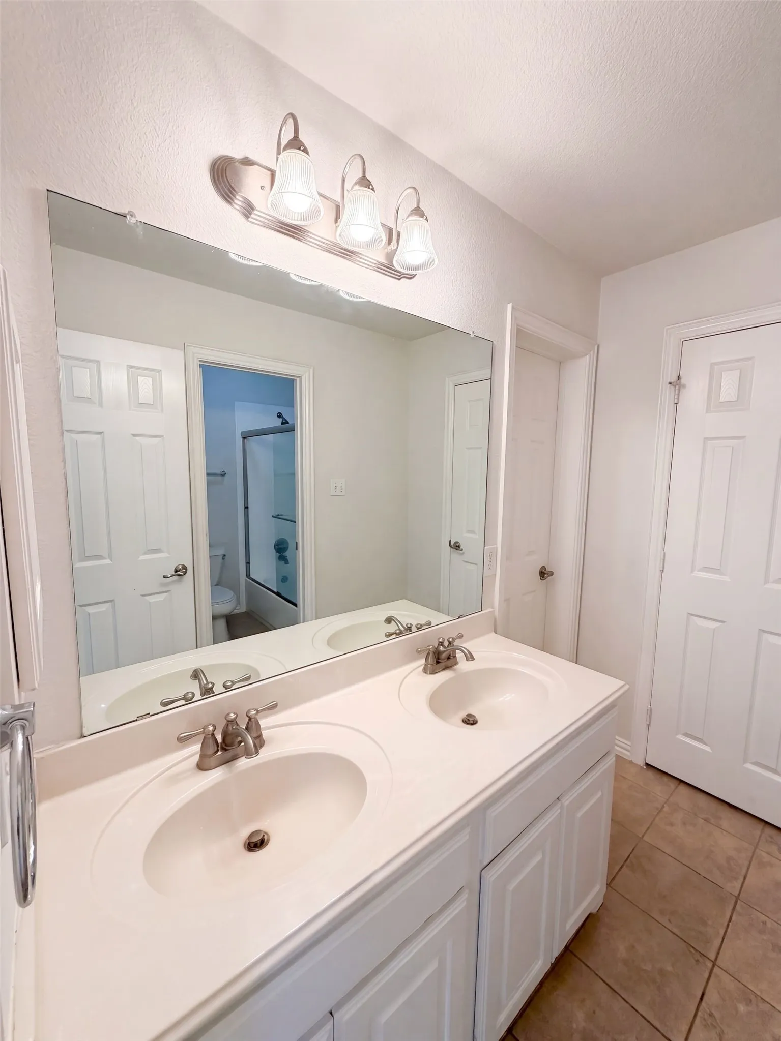 Single Family Residence For Sale in Denton County , 2716 Dearborn Lane, Frisco, Texas 75036, 5 Bedroom, 3 Bathroom, 2 Garage spaces, 3,593 Sqft, built in 2006, mls#21387586, Real Estate Agent in Frisco, Homes For Sale in Denton county, Homes For Sale in Frisco, Realtor in Frisco Texas, Real Estate Brokerage Independent Realty Texas, Luminita Cordes Realtor