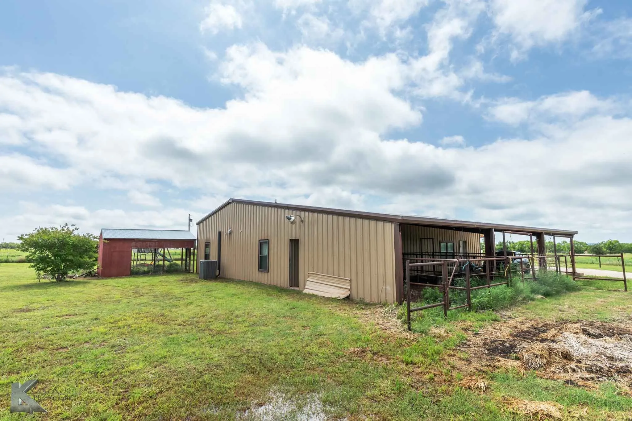 Single Family Residence For Sale in Taylor County , 2574 County Road 162, Ovalo, Texas 79541, 4 Bedroom, 2 Bathroom, Garage spaces, 2,400 Sqft, built in 2013, mls#21387592, Real Estate Agent in Ovalo, Homes For Sale in Taylor county, Homes For Sale in Ovalo, Realtor in Ovalo Texas, Real Estate Brokerage Independent Realty Texas, Luminita Cordes Realtor