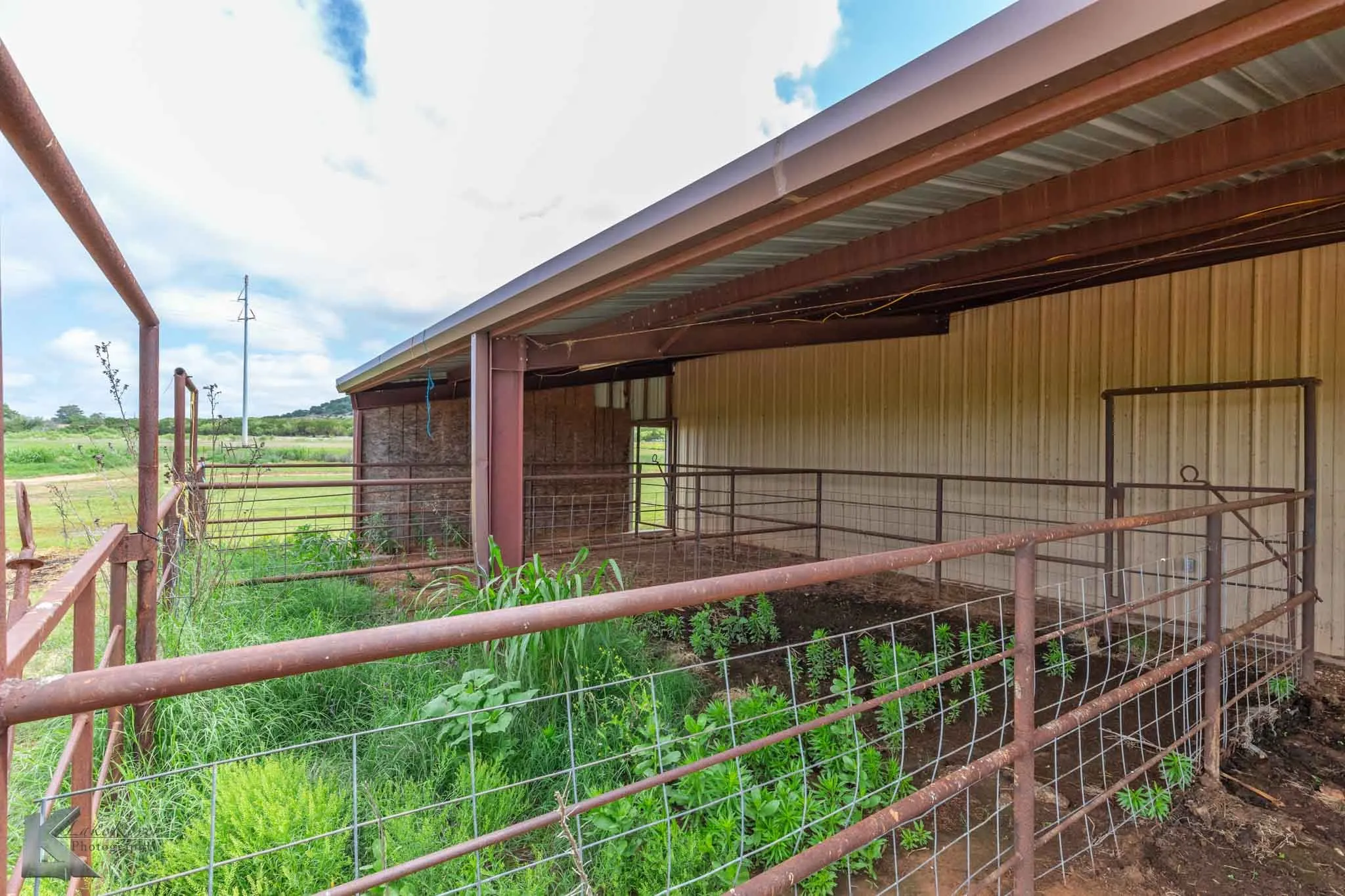 Single Family Residence For Sale in Taylor County , 2574 County Road 162, Ovalo, Texas 79541, 4 Bedroom, 2 Bathroom, Garage spaces, 2,400 Sqft, built in 2013, mls#21387592, Real Estate Agent in Ovalo, Homes For Sale in Taylor county, Homes For Sale in Ovalo, Realtor in Ovalo Texas, Real Estate Brokerage Independent Realty Texas, Luminita Cordes Realtor