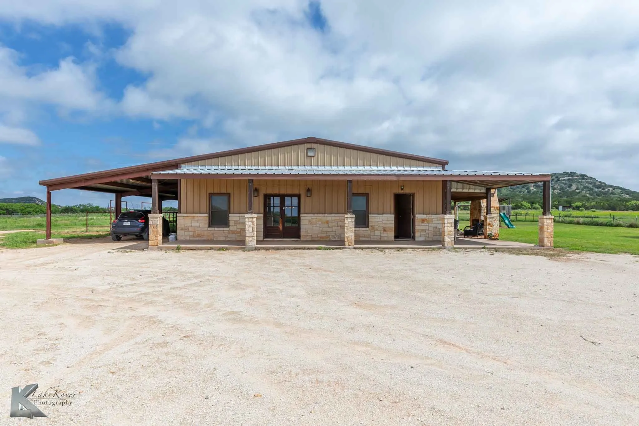 Single Family Residence For Sale in Taylor County , 2574 County Road 162, Ovalo, Texas 79541, 4 Bedroom, 2 Bathroom, Garage spaces, 2,400 Sqft, built in 2013, mls#21387592, Real Estate Agent in Ovalo, Homes For Sale in Taylor county, Homes For Sale in Ovalo, Realtor in Ovalo Texas, Real Estate Brokerage Independent Realty Texas, Luminita Cordes Realtor