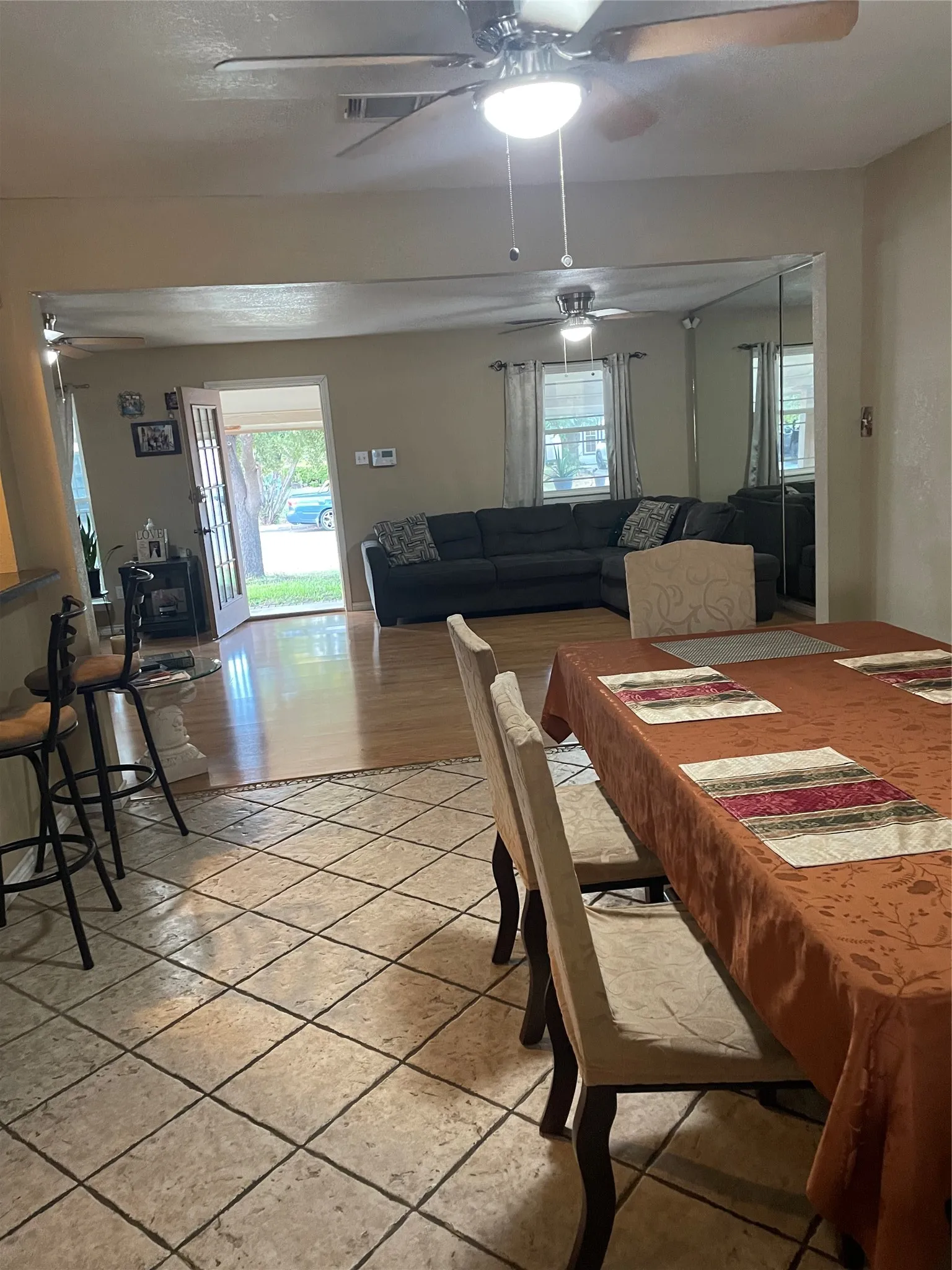 Single Family Residence For Sale in Dallas County , 325 Sparks Drive, Grand Prairie, Texas 75051, 3 Bedroom, 3 Bathroom, Garage spaces, 1,734 Sqft, built in 1964, mls#21387579, Real Estate Agent in Grand Prairie, Homes For Sale in Dallas county, Homes For Sale in Grand Prairie, Realtor in Grand Prairie Texas, Real Estate Brokerage Independent Realty Texas, Luminita Cordes Realtor