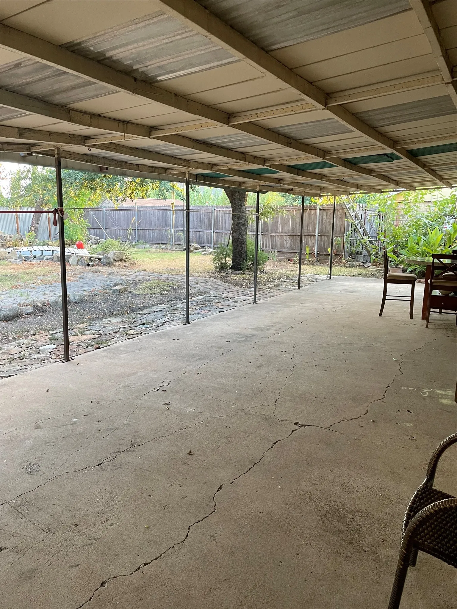 Single Family Residence For Sale in Dallas County , 325 Sparks Drive, Grand Prairie, Texas 75051, 3 Bedroom, 3 Bathroom, Garage spaces, 1,734 Sqft, built in 1964, mls#21387579, Real Estate Agent in Grand Prairie, Homes For Sale in Dallas county, Homes For Sale in Grand Prairie, Realtor in Grand Prairie Texas, Real Estate Brokerage Independent Realty Texas, Luminita Cordes Realtor