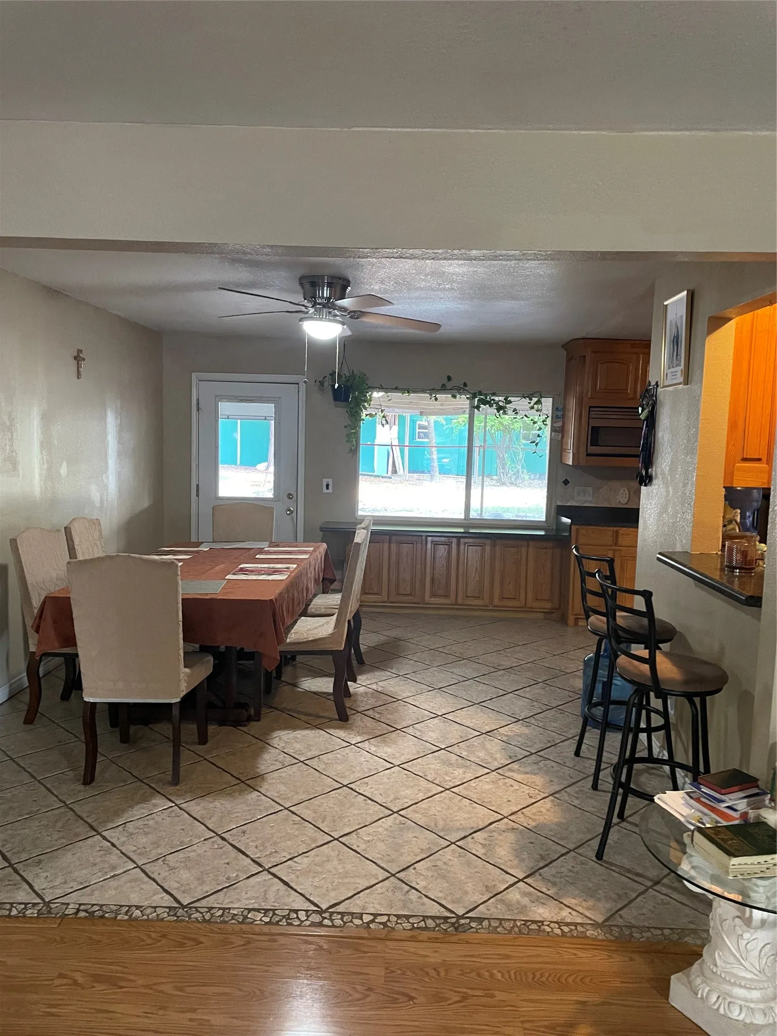 Single Family Residence For Sale in Dallas County , 325 Sparks Drive, Grand Prairie, Texas 75051, 3 Bedroom, 3 Bathroom, Garage spaces, 1,734 Sqft, built in 1964, mls#21387579, Real Estate Agent in Grand Prairie, Homes For Sale in Dallas county, Homes For Sale in Grand Prairie, Realtor in Grand Prairie Texas, Real Estate Brokerage Independent Realty Texas, Luminita Cordes Realtor