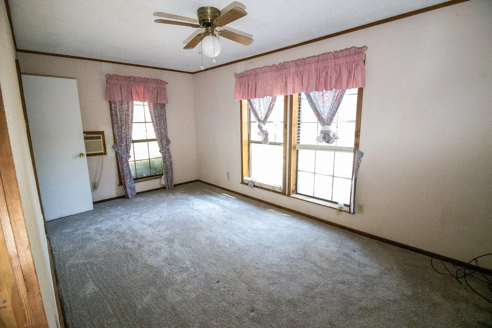 Single Family Residence For Sale in Grayson County , 441 Lazy Acres Circle, Pottsboro, Texas 75076, 2 Bedroom, 2 Bathroom, Garage spaces, 1,509 Sqft, built in 1962, mls#21387587, Real Estate Agent in Pottsboro, Homes For Sale in Grayson county, Homes For Sale in Pottsboro, Realtor in Pottsboro Texas, Real Estate Brokerage Independent Realty Texas, Luminita Cordes Realtor