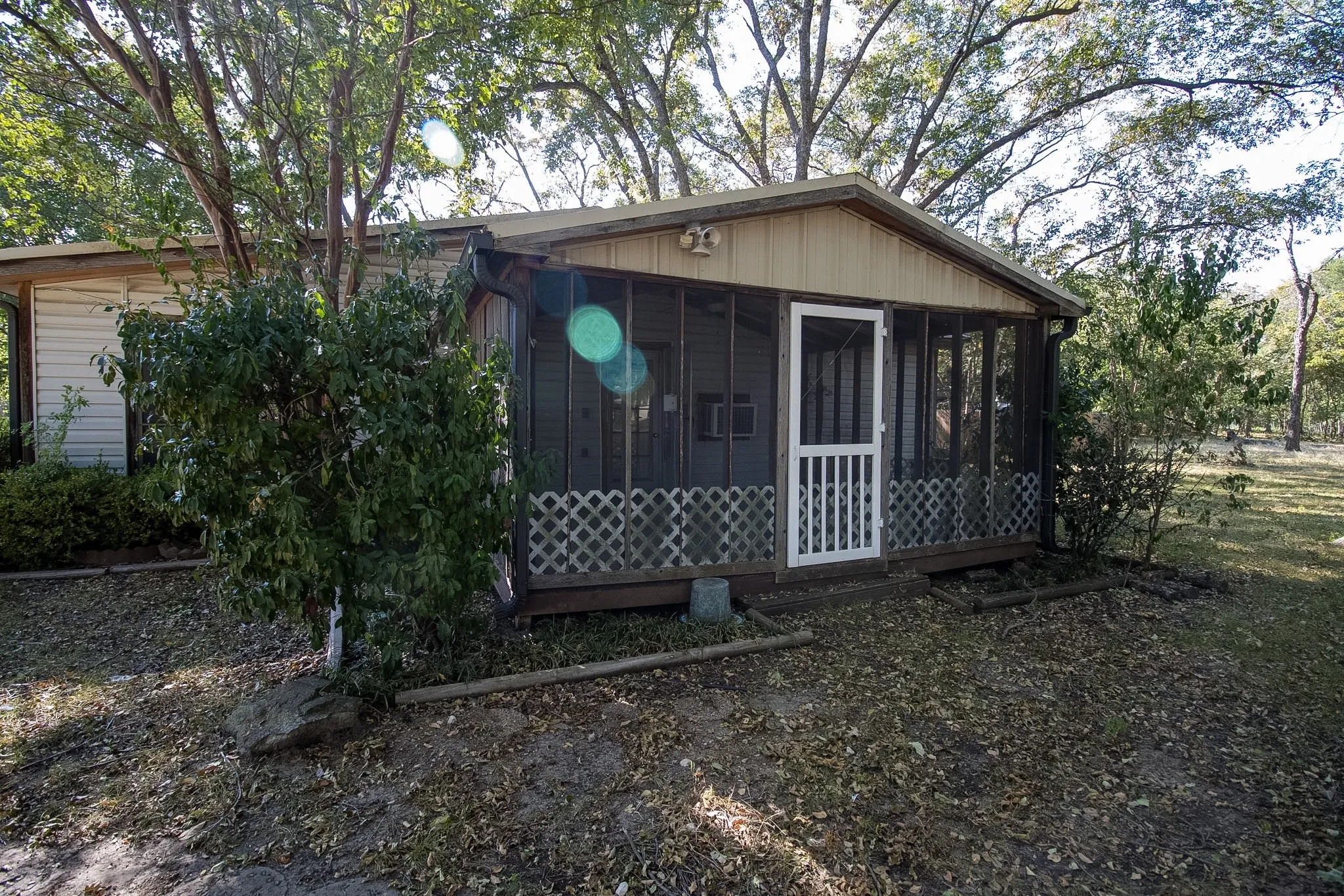Single Family Residence For Sale in Grayson County , 441 Lazy Acres Circle, Pottsboro, Texas 75076, 2 Bedroom, 2 Bathroom, Garage spaces, 1,509 Sqft, built in 1962, mls#21387587, Real Estate Agent in Pottsboro, Homes For Sale in Grayson county, Homes For Sale in Pottsboro, Realtor in Pottsboro Texas, Real Estate Brokerage Independent Realty Texas, Luminita Cordes Realtor