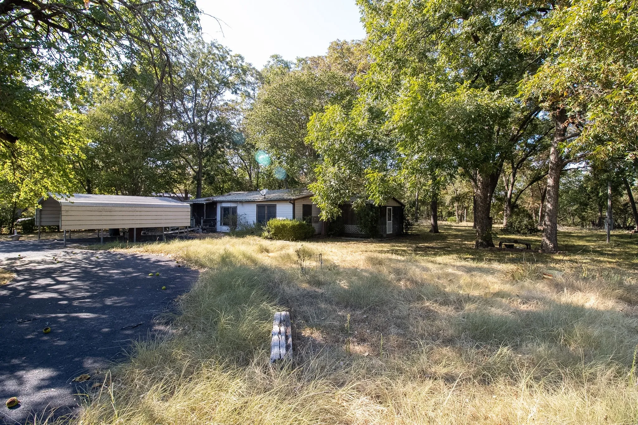 Single Family Residence For Sale in Grayson County , 441 Lazy Acres Circle, Pottsboro, Texas 75076, 2 Bedroom, 2 Bathroom, Garage spaces, 1,509 Sqft, built in 1962, mls#21387587, Real Estate Agent in Pottsboro, Homes For Sale in Grayson county, Homes For Sale in Pottsboro, Realtor in Pottsboro Texas, Real Estate Brokerage Independent Realty Texas, Luminita Cordes Realtor