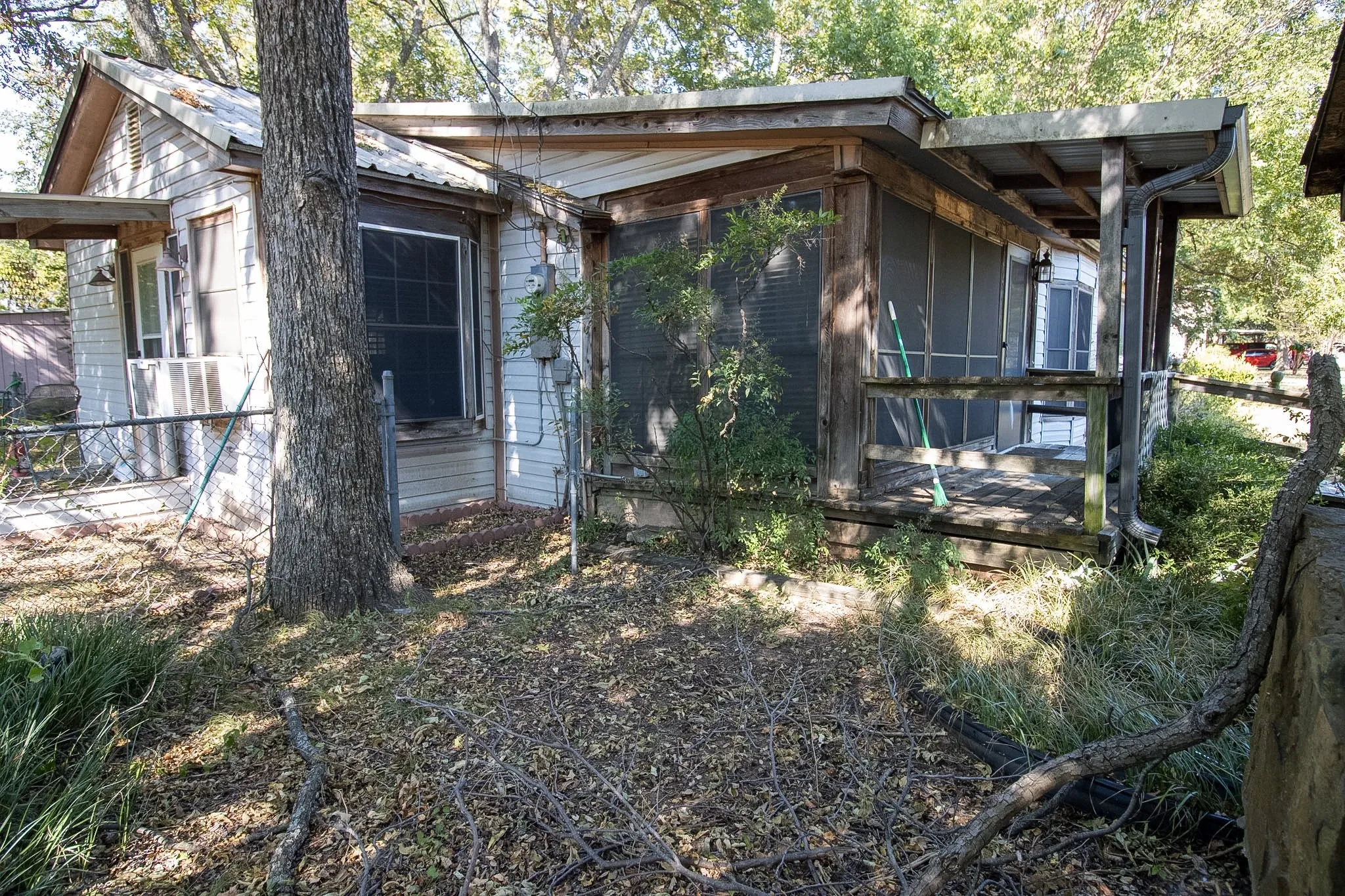 Single Family Residence For Sale in Grayson County , 441 Lazy Acres Circle, Pottsboro, Texas 75076, 2 Bedroom, 2 Bathroom, Garage spaces, 1,509 Sqft, built in 1962, mls#21387587, Real Estate Agent in Pottsboro, Homes For Sale in Grayson county, Homes For Sale in Pottsboro, Realtor in Pottsboro Texas, Real Estate Brokerage Independent Realty Texas, Luminita Cordes Realtor