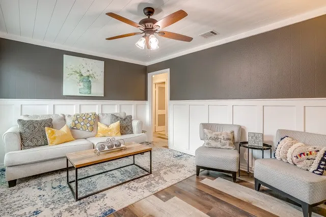 Office For Sale in Hood County , 412 S Morgan Street, Granbury, Texas 76048, 0, 0, Garage spaces, 0 Sqft, built in 1955, mls#21386917, Real Estate Agent in Granbury, Homes For Sale in Hood county, Homes For Sale in Granbury, Realtor in Granbury Texas, Real Estate Brokerage Independent Realty Texas, Luminita Cordes Realtor