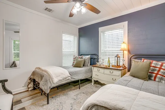 Office For Sale in Hood County , 412 S Morgan Street, Granbury, Texas 76048, 0, 0, Garage spaces, 0 Sqft, built in 1955, mls#21386917, Real Estate Agent in Granbury, Homes For Sale in Hood county, Homes For Sale in Granbury, Realtor in Granbury Texas, Real Estate Brokerage Independent Realty Texas, Luminita Cordes Realtor