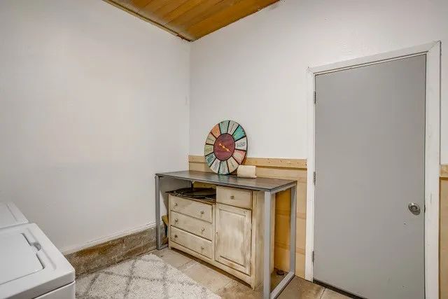 Office For Sale in Hood County , 412 S Morgan Street, Granbury, Texas 76048, 0, 0, Garage spaces, 0 Sqft, built in 1955, mls#21386917, Real Estate Agent in Granbury, Homes For Sale in Hood county, Homes For Sale in Granbury, Realtor in Granbury Texas, Real Estate Brokerage Independent Realty Texas, Luminita Cordes Realtor