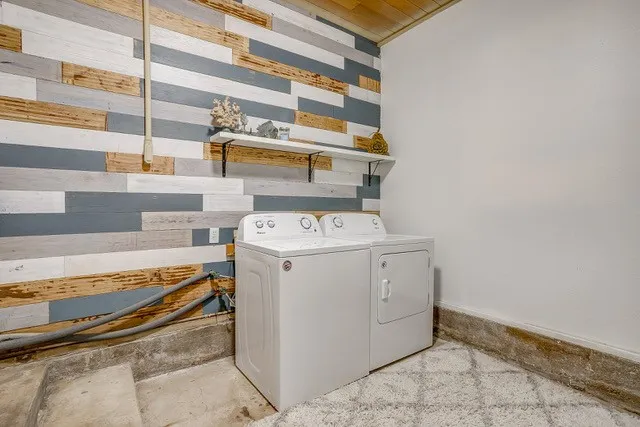Office For Sale in Hood County , 412 S Morgan Street, Granbury, Texas 76048, 0, 0, Garage spaces, 0 Sqft, built in 1955, mls#21386917, Real Estate Agent in Granbury, Homes For Sale in Hood county, Homes For Sale in Granbury, Realtor in Granbury Texas, Real Estate Brokerage Independent Realty Texas, Luminita Cordes Realtor