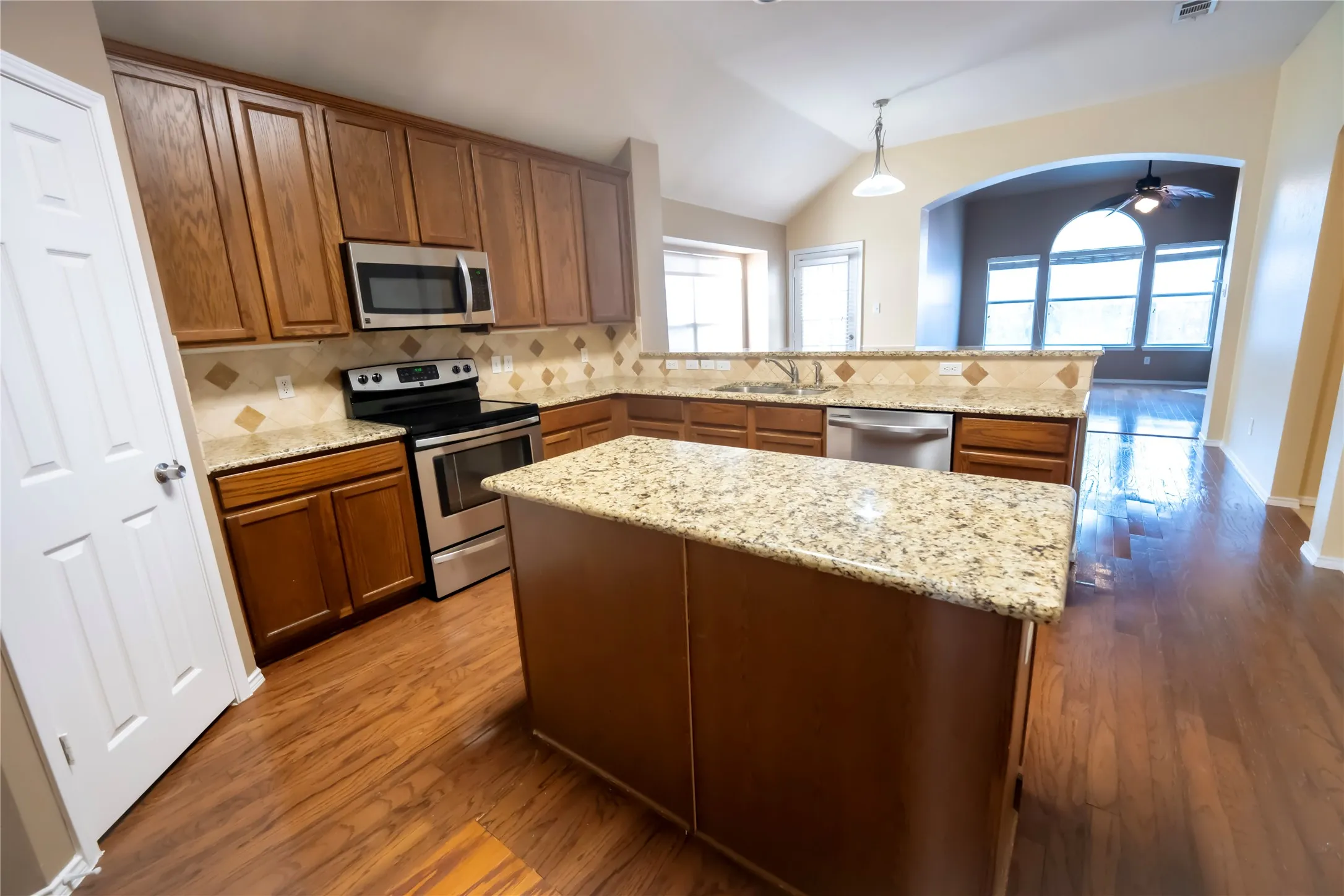 Single Family Residence For Rent in Denton County , 5521 Riverview Drive, The Colony, Texas 75056, 4 Bedroom, 2 Bathroom, 2 Garage spaces, 2,094 Sqft, built in 2001, mls#21387510, Real Estate Agent in The Colony, Homes For Rent in Denton county, Homes For Rent in The Colony, Realtor in The Colony Texas, Real Estate Brokerage Independent Realty Texas, Luminita Cordes Realtor