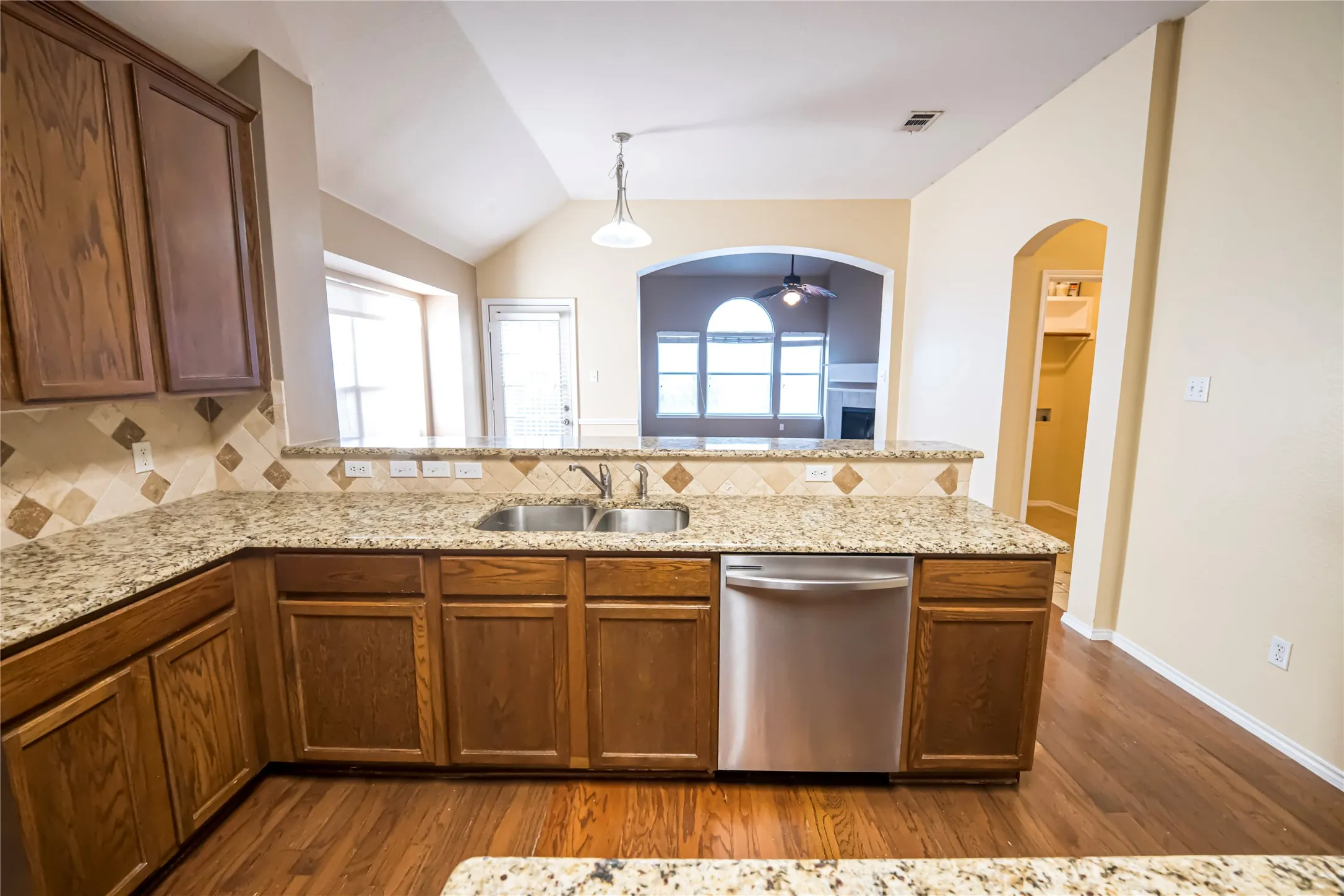 Single Family Residence For Rent in Denton County , 5521 Riverview Drive, The Colony, Texas 75056, 4 Bedroom, 2 Bathroom, 2 Garage spaces, 2,094 Sqft, built in 2001, mls#21387510, Real Estate Agent in The Colony, Homes For Rent in Denton county, Homes For Rent in The Colony, Realtor in The Colony Texas, Real Estate Brokerage Independent Realty Texas, Luminita Cordes Realtor