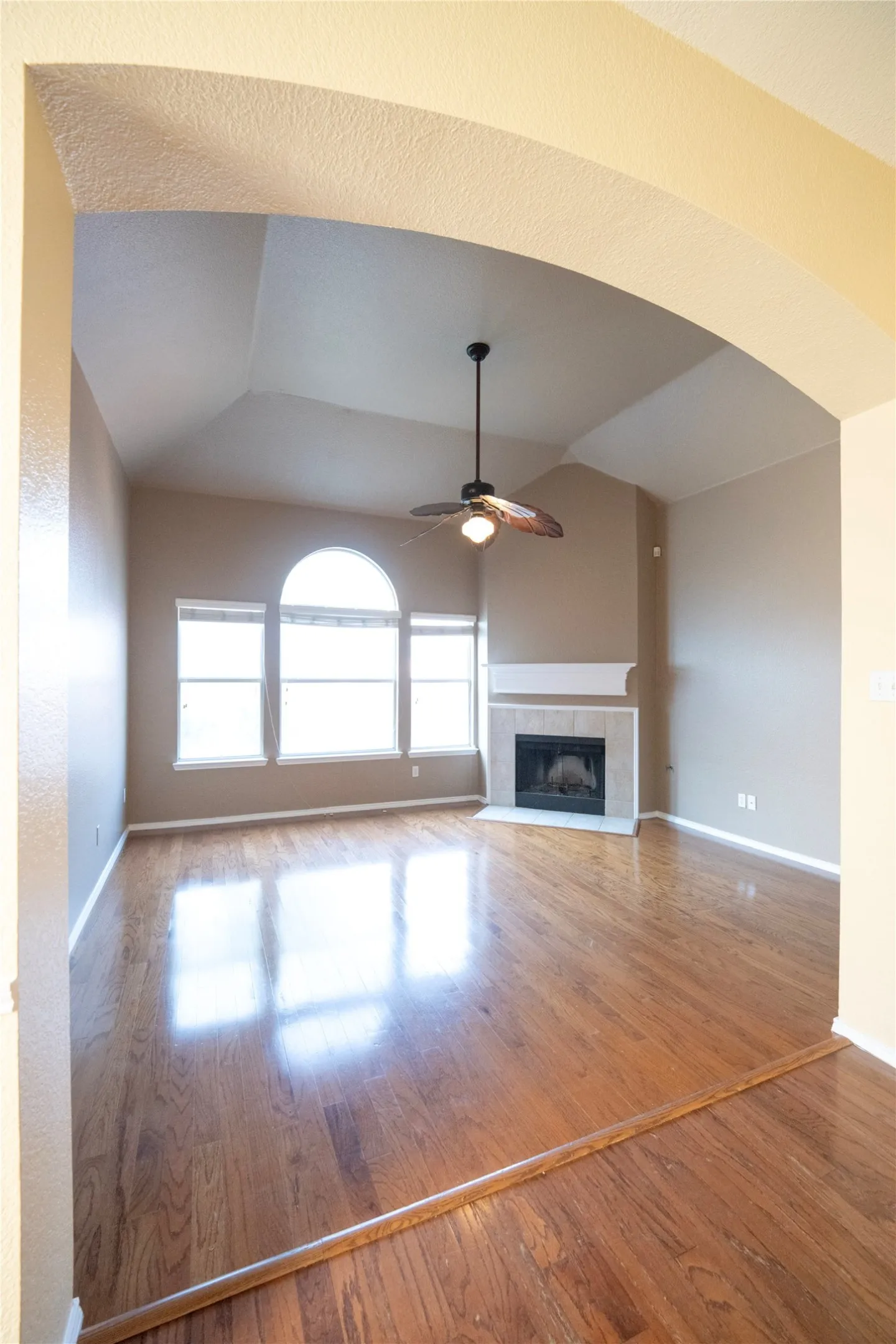 Single Family Residence For Rent in Denton County , 5521 Riverview Drive, The Colony, Texas 75056, 4 Bedroom, 2 Bathroom, 2 Garage spaces, 2,094 Sqft, built in 2001, mls#21387510, Real Estate Agent in The Colony, Homes For Rent in Denton county, Homes For Rent in The Colony, Realtor in The Colony Texas, Real Estate Brokerage Independent Realty Texas, Luminita Cordes Realtor