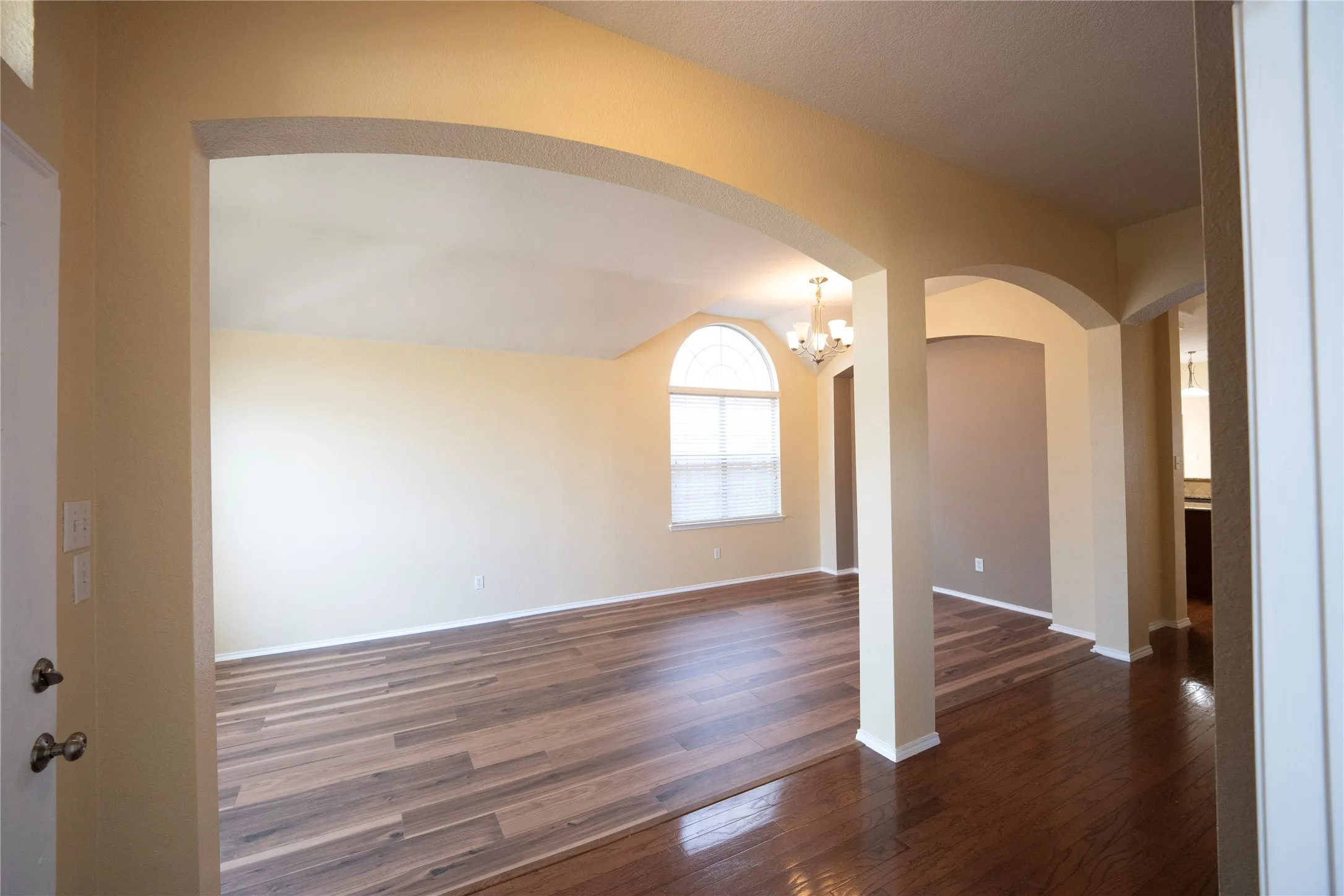 Single Family Residence For Rent in Denton County , 5521 Riverview Drive, The Colony, Texas 75056, 4 Bedroom, 2 Bathroom, 2 Garage spaces, 2,094 Sqft, built in 2001, mls#21387510, Real Estate Agent in The Colony, Homes For Rent in Denton county, Homes For Rent in The Colony, Realtor in The Colony Texas, Real Estate Brokerage Independent Realty Texas, Luminita Cordes Realtor