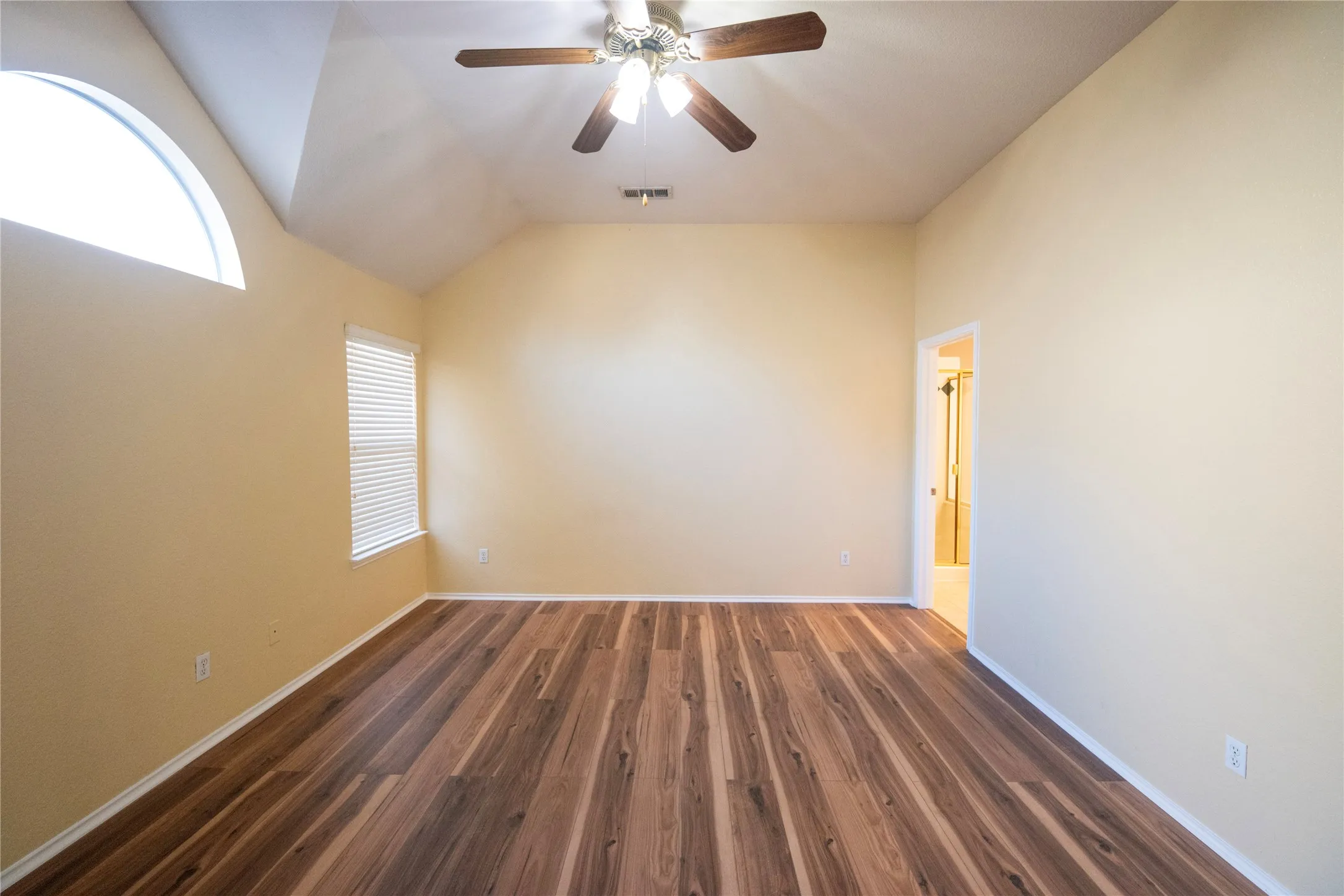 Single Family Residence For Rent in Denton County , 5521 Riverview Drive, The Colony, Texas 75056, 4 Bedroom, 2 Bathroom, 2 Garage spaces, 2,094 Sqft, built in 2001, mls#21387510, Real Estate Agent in The Colony, Homes For Rent in Denton county, Homes For Rent in The Colony, Realtor in The Colony Texas, Real Estate Brokerage Independent Realty Texas, Luminita Cordes Realtor