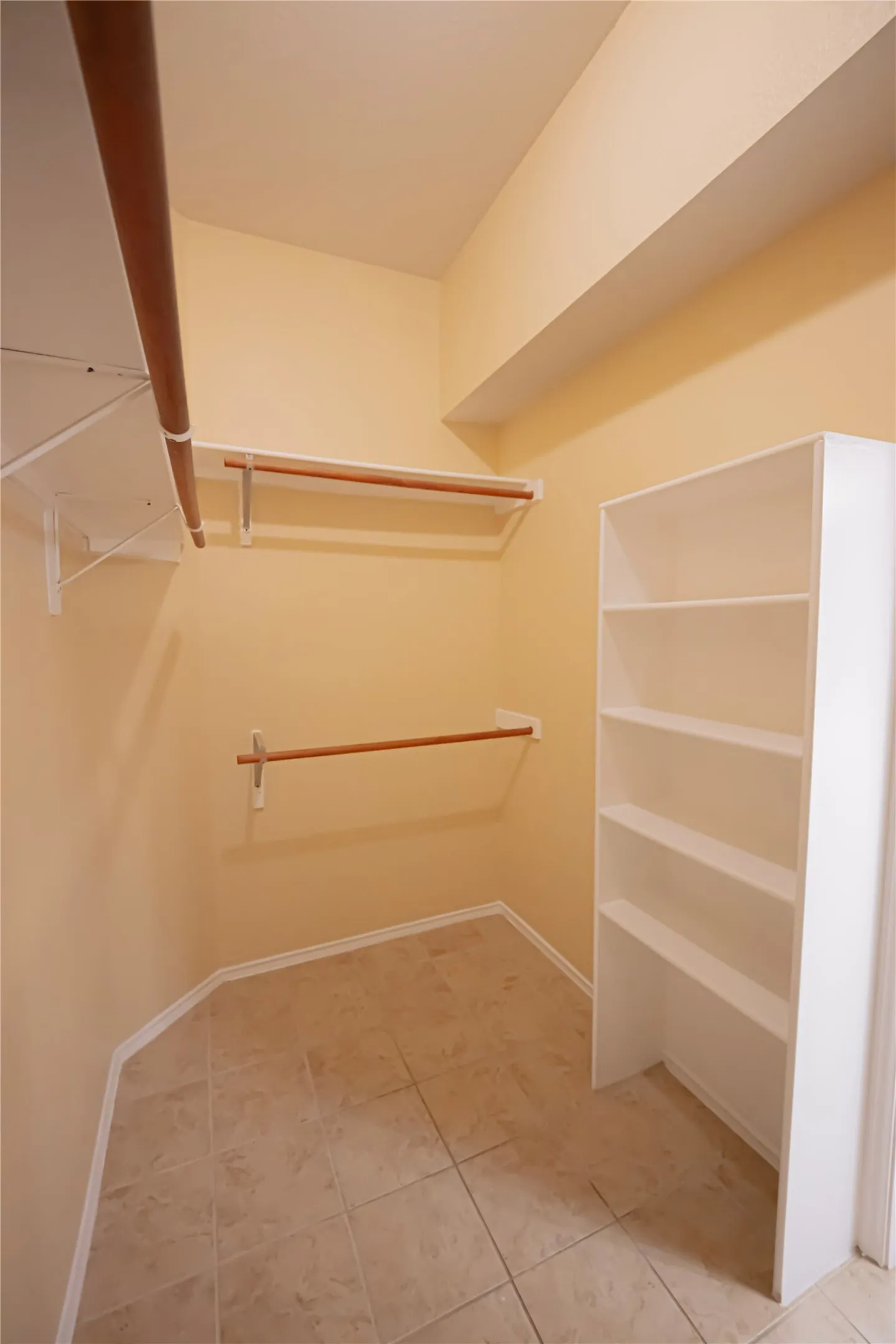Single Family Residence For Rent in Denton County , 5521 Riverview Drive, The Colony, Texas 75056, 4 Bedroom, 2 Bathroom, 2 Garage spaces, 2,094 Sqft, built in 2001, mls#21387510, Real Estate Agent in The Colony, Homes For Rent in Denton county, Homes For Rent in The Colony, Realtor in The Colony Texas, Real Estate Brokerage Independent Realty Texas, Luminita Cordes Realtor