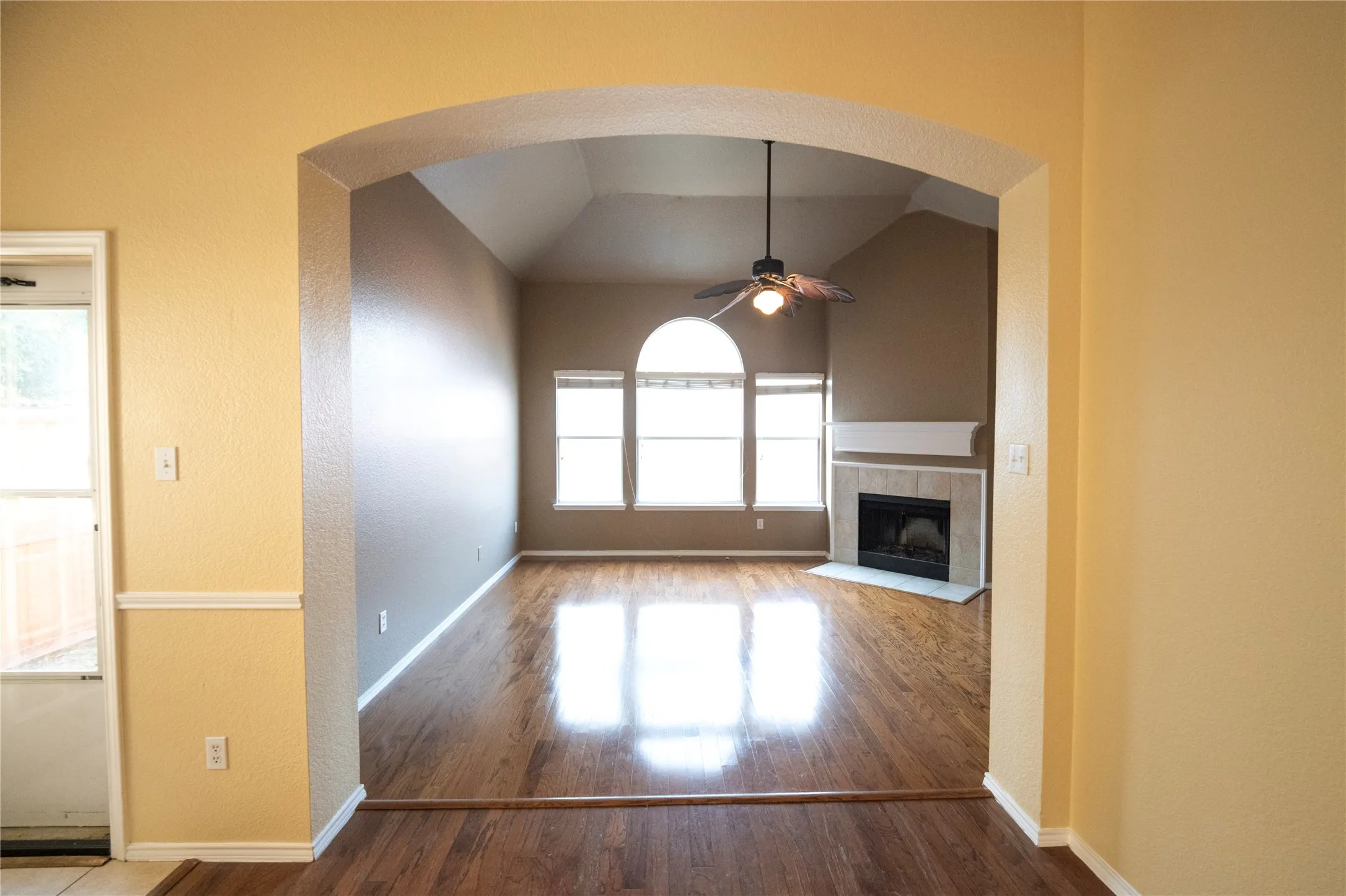 Single Family Residence For Rent in Denton County , 5521 Riverview Drive, The Colony, Texas 75056, 4 Bedroom, 2 Bathroom, 2 Garage spaces, 2,094 Sqft, built in 2001, mls#21387510, Real Estate Agent in The Colony, Homes For Rent in Denton county, Homes For Rent in The Colony, Realtor in The Colony Texas, Real Estate Brokerage Independent Realty Texas, Luminita Cordes Realtor