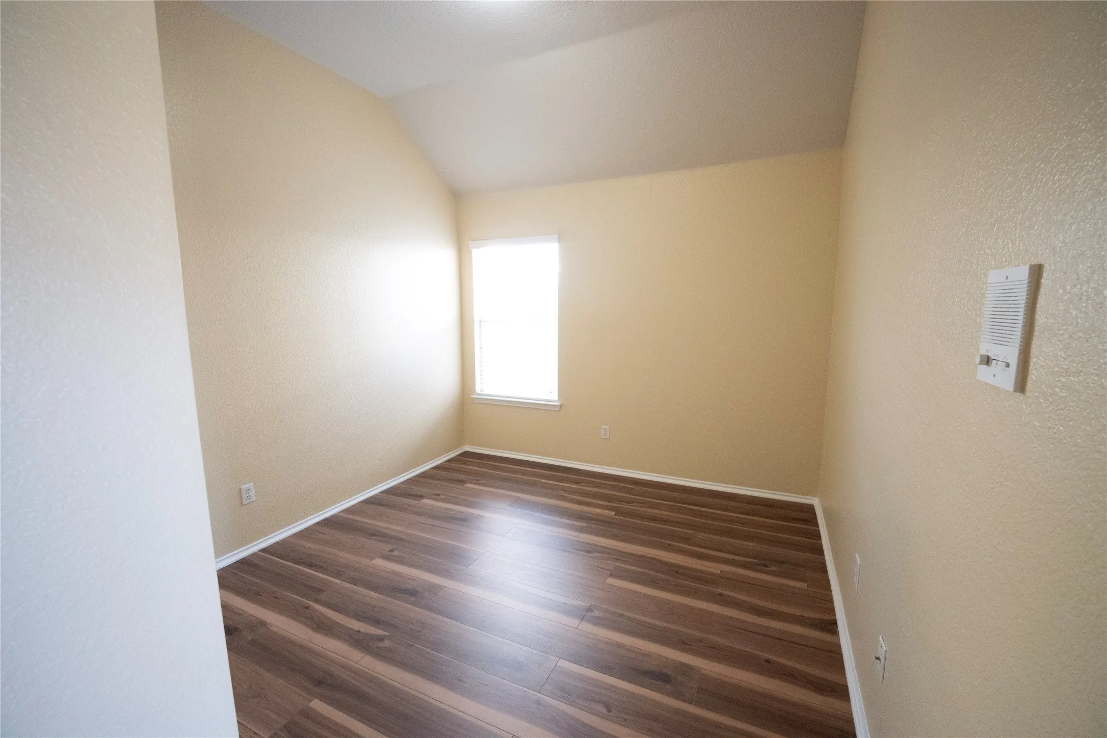 Single Family Residence For Rent in Denton County , 5521 Riverview Drive, The Colony, Texas 75056, 4 Bedroom, 2 Bathroom, 2 Garage spaces, 2,094 Sqft, built in 2001, mls#21387510, Real Estate Agent in The Colony, Homes For Rent in Denton county, Homes For Rent in The Colony, Realtor in The Colony Texas, Real Estate Brokerage Independent Realty Texas, Luminita Cordes Realtor