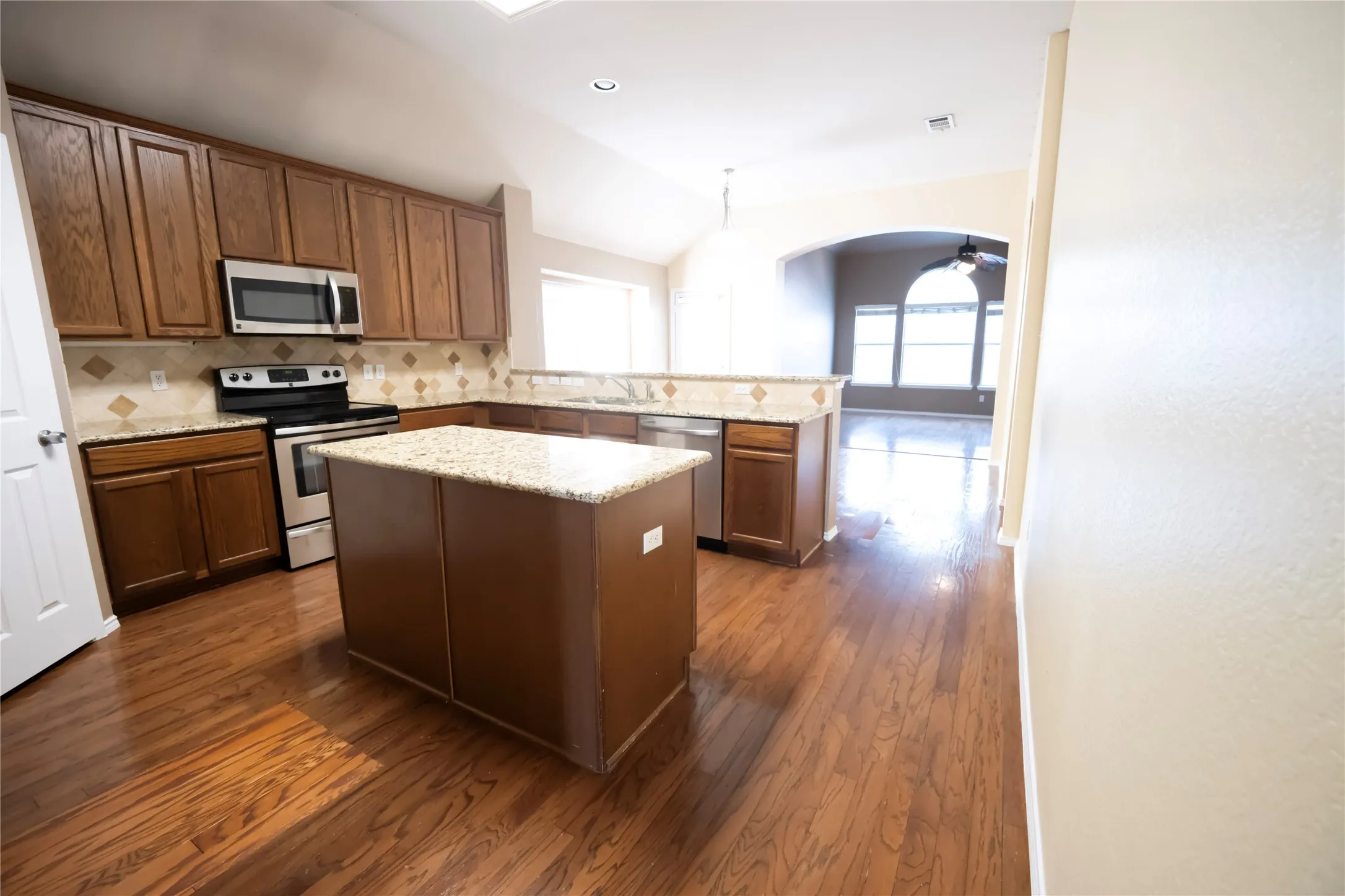 Single Family Residence For Rent in Denton County , 5521 Riverview Drive, The Colony, Texas 75056, 4 Bedroom, 2 Bathroom, 2 Garage spaces, 2,094 Sqft, built in 2001, mls#21387510, Real Estate Agent in The Colony, Homes For Rent in Denton county, Homes For Rent in The Colony, Realtor in The Colony Texas, Real Estate Brokerage Independent Realty Texas, Luminita Cordes Realtor