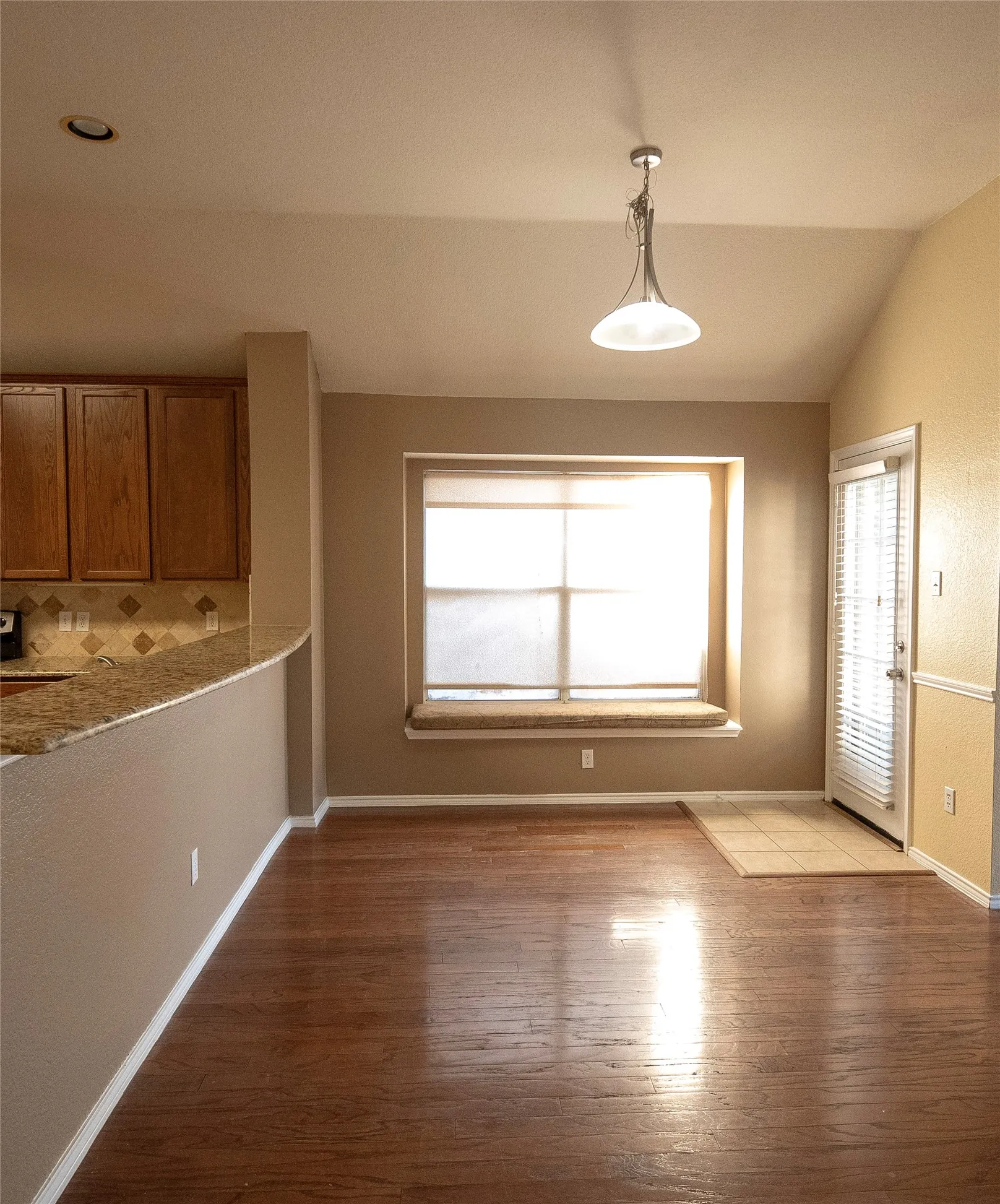 Single Family Residence For Rent in Denton County , 5521 Riverview Drive, The Colony, Texas 75056, 4 Bedroom, 2 Bathroom, 2 Garage spaces, 2,094 Sqft, built in 2001, mls#21387510, Real Estate Agent in The Colony, Homes For Rent in Denton county, Homes For Rent in The Colony, Realtor in The Colony Texas, Real Estate Brokerage Independent Realty Texas, Luminita Cordes Realtor