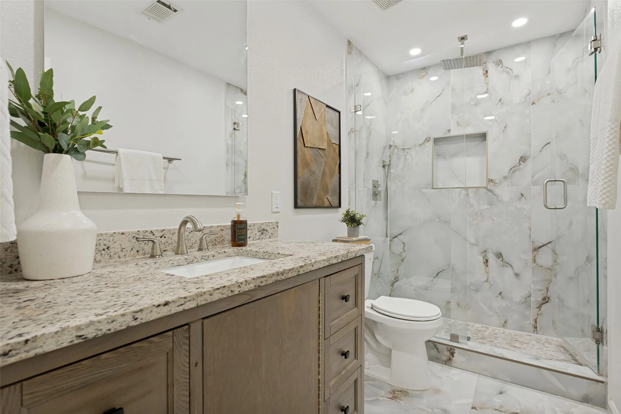 Townhouse For Sale in Dallas County , 1229 Forest Cove Lane, Garland, Texas 75040, 2 Bedroom, 3 Bathroom, 2 Garage spaces, 1,467 Sqft, built in 1986, mls#21386744, Real Estate Agent in Garland, Homes For Sale in Dallas county, Homes For Sale in Garland, Realtor in Garland Texas, Real Estate Brokerage Independent Realty Texas, Luminita Cordes Realtor