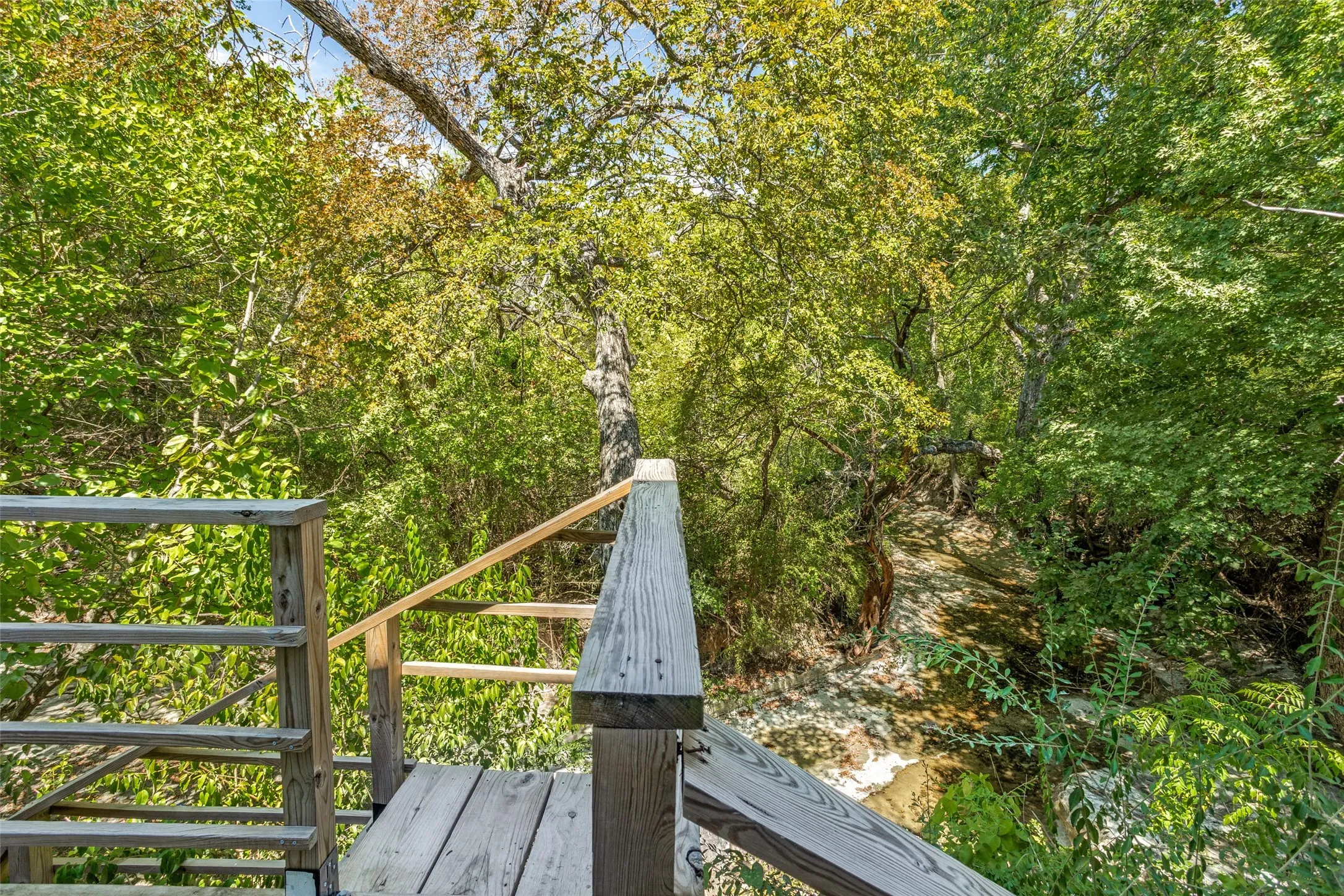 Townhouse For Sale in Dallas County , 1229 Forest Cove Lane, Garland, Texas 75040, 2 Bedroom, 3 Bathroom, 2 Garage spaces, 1,467 Sqft, built in 1986, mls#21386744, Real Estate Agent in Garland, Homes For Sale in Dallas county, Homes For Sale in Garland, Realtor in Garland Texas, Real Estate Brokerage Independent Realty Texas, Luminita Cordes Realtor