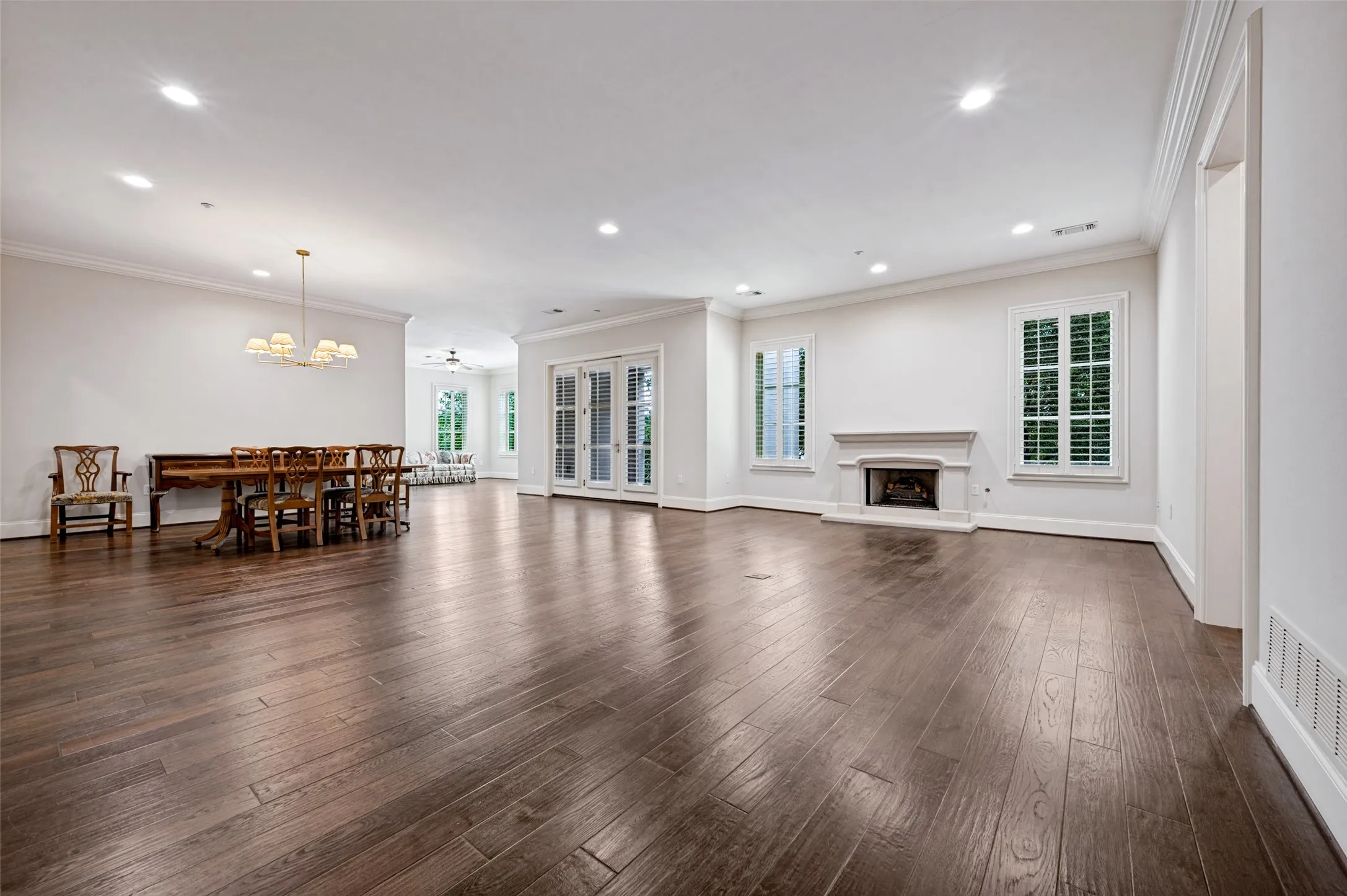 Condominium For Sale in Dallas County , 8505 Edgemere Road 202, Dallas, Texas 75225, 2 Bedroom, 3 Bathroom, 2 Garage spaces, 2,591 Sqft, built in 2004, mls#21385658, Real Estate Agent in Dallas, Homes For Sale in Dallas county, Homes For Sale in Dallas, Realtor in Dallas Texas, Real Estate Brokerage Independent Realty Texas, Luminita Cordes Realtor