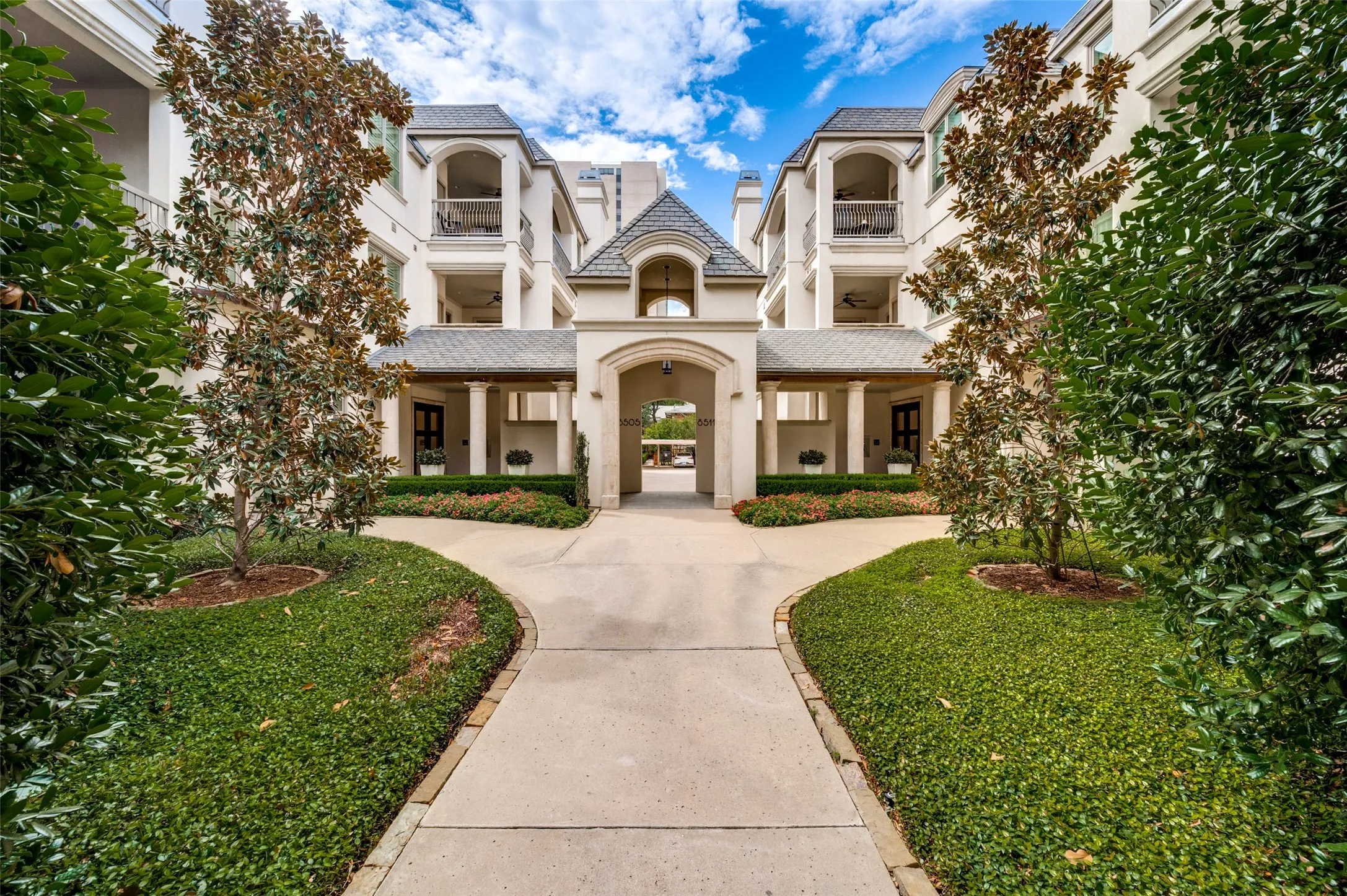 Condominium For Sale in Dallas County , 8505 Edgemere Road 202, Dallas, Texas 75225, 2 Bedroom, 3 Bathroom, 2 Garage spaces, 2,591 Sqft, built in 2004, mls#21385658, Real Estate Agent in Dallas, Homes For Sale in Dallas county, Homes For Sale in Dallas, Realtor in Dallas Texas, Real Estate Brokerage Independent Realty Texas, Luminita Cordes Realtor