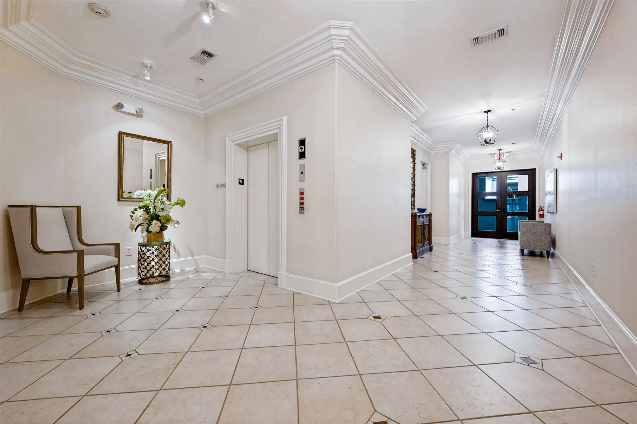 Condominium For Sale in Dallas County , 8505 Edgemere Road 202, Dallas, Texas 75225, 2 Bedroom, 3 Bathroom, 2 Garage spaces, 2,591 Sqft, built in 2004, mls#21385658, Real Estate Agent in Dallas, Homes For Sale in Dallas county, Homes For Sale in Dallas, Realtor in Dallas Texas, Real Estate Brokerage Independent Realty Texas, Luminita Cordes Realtor