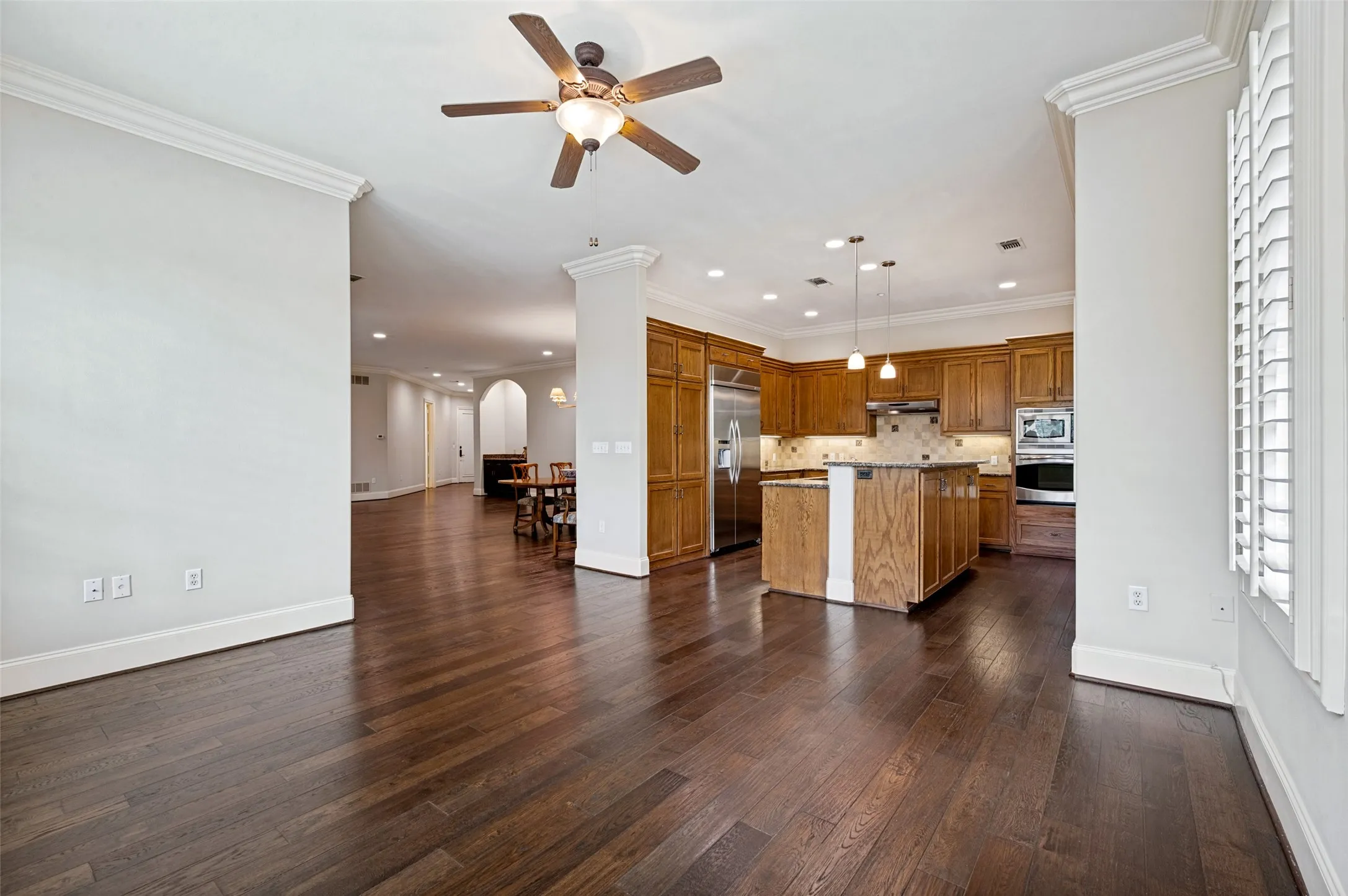 Condominium For Sale in Dallas County , 8505 Edgemere Road 202, Dallas, Texas 75225, 2 Bedroom, 3 Bathroom, 2 Garage spaces, 2,591 Sqft, built in 2004, mls#21385658, Real Estate Agent in Dallas, Homes For Sale in Dallas county, Homes For Sale in Dallas, Realtor in Dallas Texas, Real Estate Brokerage Independent Realty Texas, Luminita Cordes Realtor