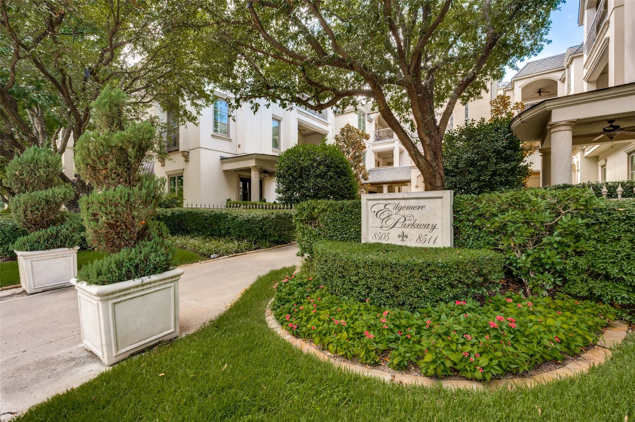 Condominium For Sale in Dallas County , 8505 Edgemere Road 202, Dallas, Texas 75225, 2 Bedroom, 3 Bathroom, 2 Garage spaces, 2,591 Sqft, built in 2004, mls#21385658, Real Estate Agent in Dallas, Homes For Sale in Dallas county, Homes For Sale in Dallas, Realtor in Dallas Texas, Real Estate Brokerage Independent Realty Texas, Luminita Cordes Realtor