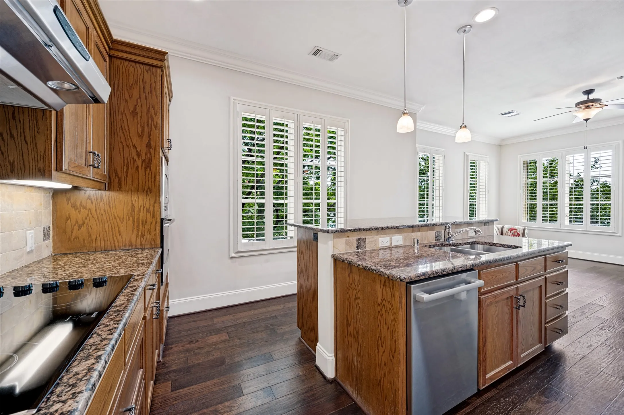 Condominium For Sale in Dallas County , 8505 Edgemere Road 202, Dallas, Texas 75225, 2 Bedroom, 3 Bathroom, 2 Garage spaces, 2,591 Sqft, built in 2004, mls#21385658, Real Estate Agent in Dallas, Homes For Sale in Dallas county, Homes For Sale in Dallas, Realtor in Dallas Texas, Real Estate Brokerage Independent Realty Texas, Luminita Cordes Realtor