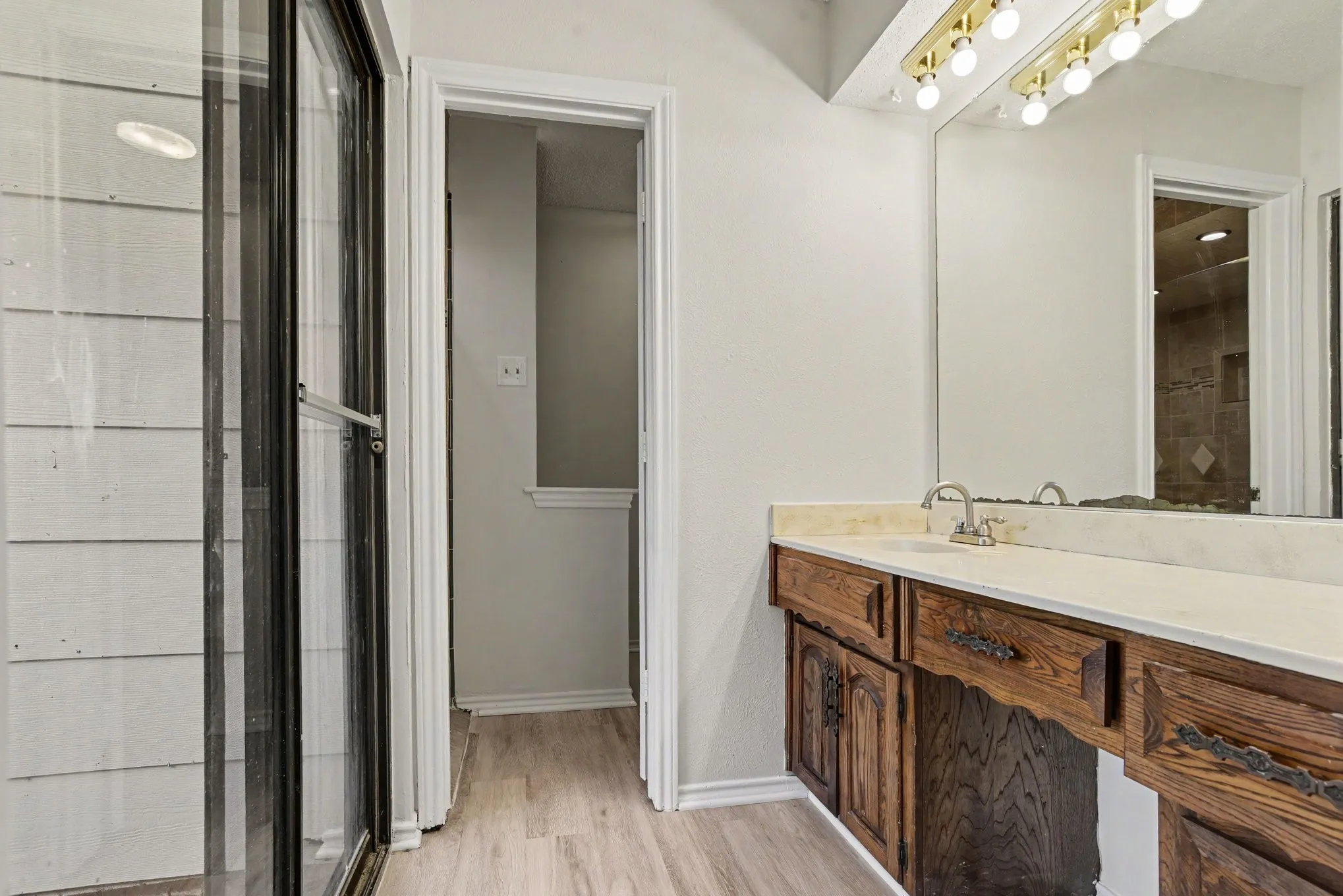 Single Family Residence For Sale in Dallas County , 533 San Pedro Drive, Garland, Texas 75043, 3 Bedroom, 2 Bathroom, 2 Garage spaces, 1,877 Sqft, built in 1977, mls#21387429, Real Estate Agent in Garland, Homes For Sale in Dallas county, Homes For Sale in Garland, Realtor in Garland Texas, Real Estate Brokerage Independent Realty Texas, Luminita Cordes Realtor