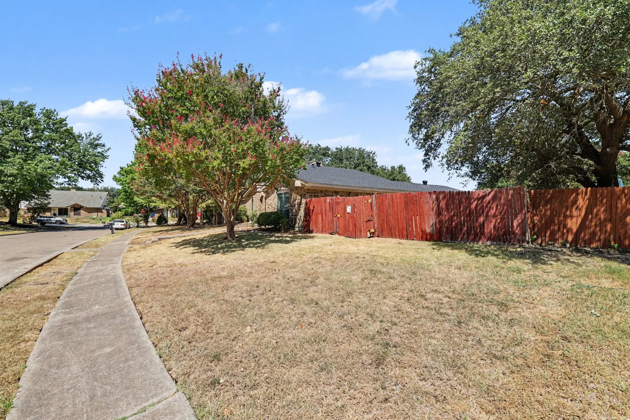Single Family Residence For Sale in Dallas County , 533 San Pedro Drive, Garland, Texas 75043, 3 Bedroom, 2 Bathroom, 2 Garage spaces, 1,877 Sqft, built in 1977, mls#21387429, Real Estate Agent in Garland, Homes For Sale in Dallas county, Homes For Sale in Garland, Realtor in Garland Texas, Real Estate Brokerage Independent Realty Texas, Luminita Cordes Realtor