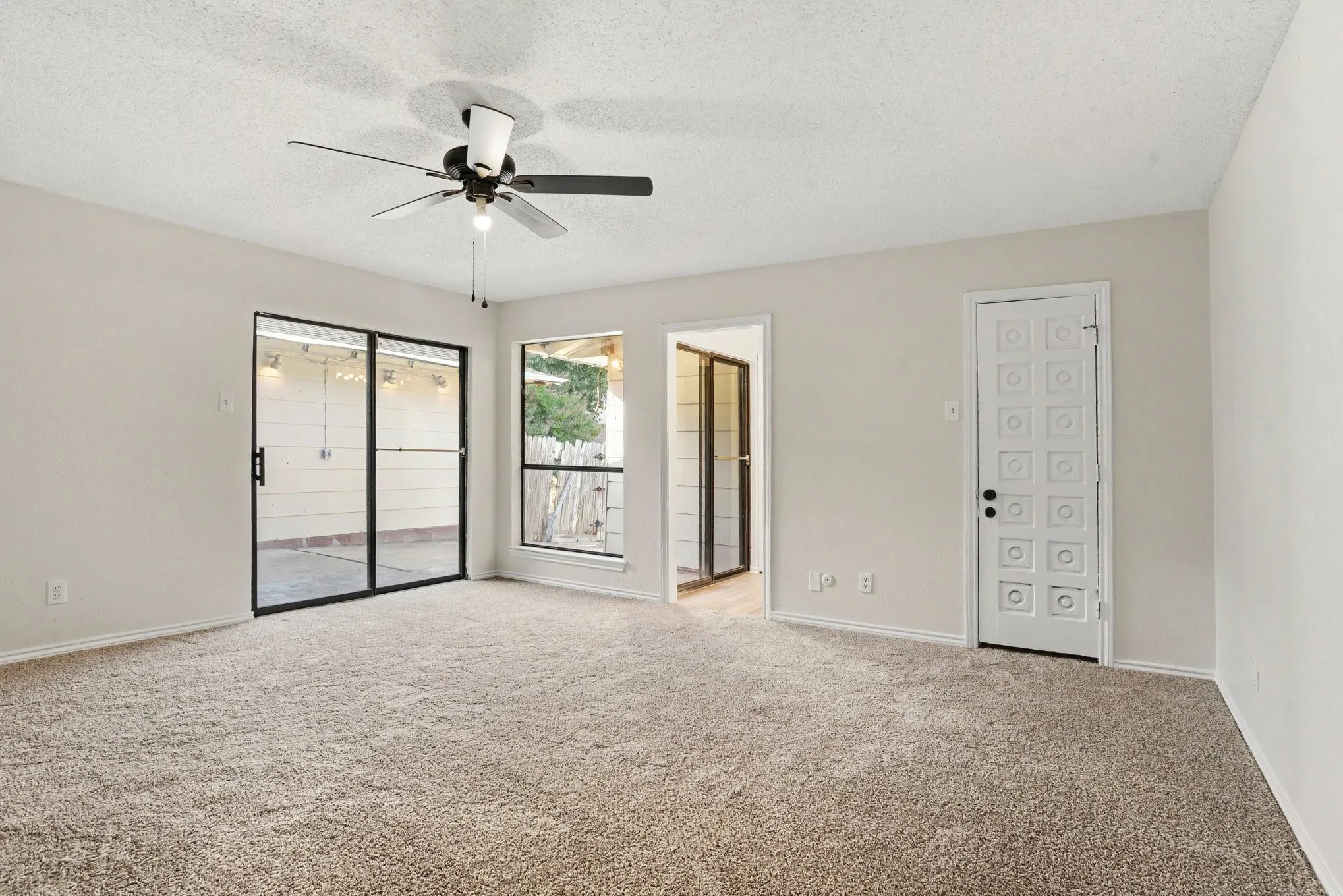 Single Family Residence For Sale in Dallas County , 533 San Pedro Drive, Garland, Texas 75043, 3 Bedroom, 2 Bathroom, 2 Garage spaces, 1,877 Sqft, built in 1977, mls#21387429, Real Estate Agent in Garland, Homes For Sale in Dallas county, Homes For Sale in Garland, Realtor in Garland Texas, Real Estate Brokerage Independent Realty Texas, Luminita Cordes Realtor