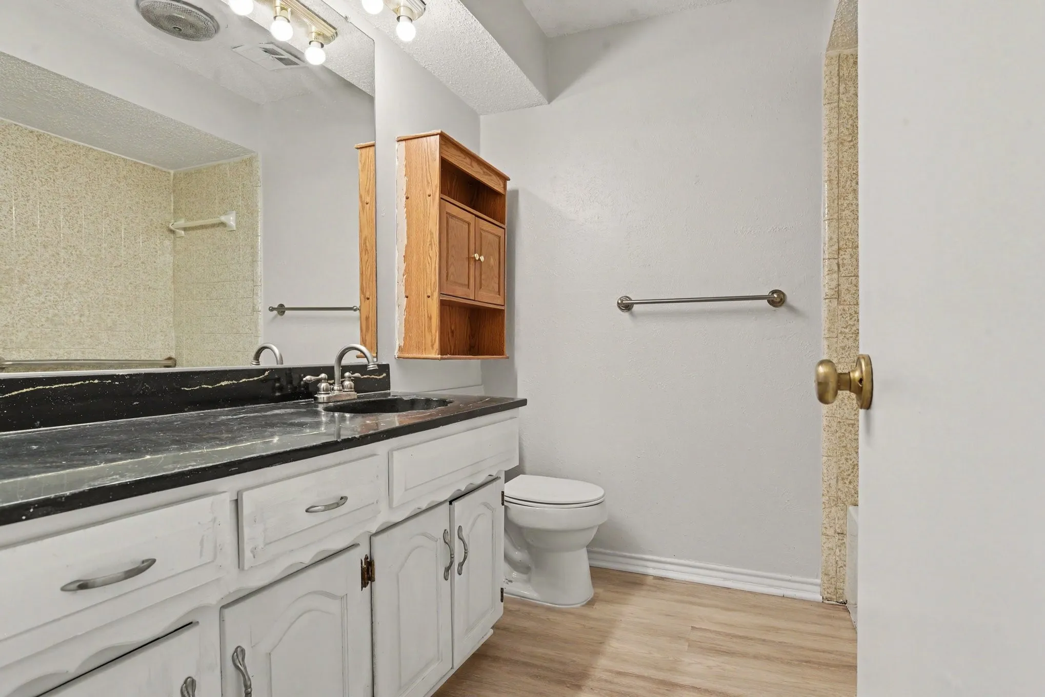 Single Family Residence For Sale in Dallas County , 533 San Pedro Drive, Garland, Texas 75043, 3 Bedroom, 2 Bathroom, 2 Garage spaces, 1,877 Sqft, built in 1977, mls#21387429, Real Estate Agent in Garland, Homes For Sale in Dallas county, Homes For Sale in Garland, Realtor in Garland Texas, Real Estate Brokerage Independent Realty Texas, Luminita Cordes Realtor