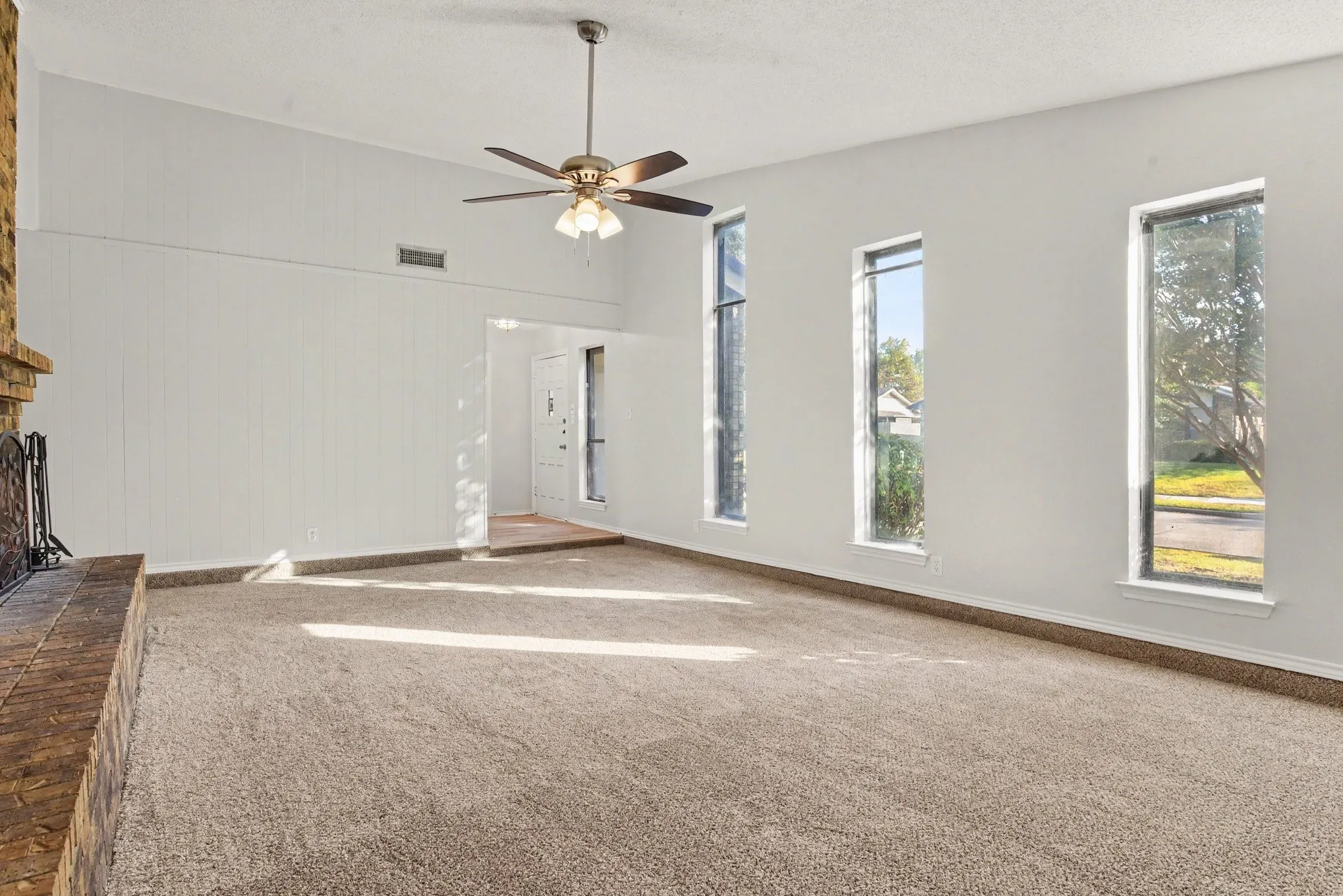 Single Family Residence For Sale in Dallas County , 533 San Pedro Drive, Garland, Texas 75043, 3 Bedroom, 2 Bathroom, 2 Garage spaces, 1,877 Sqft, built in 1977, mls#21387429, Real Estate Agent in Garland, Homes For Sale in Dallas county, Homes For Sale in Garland, Realtor in Garland Texas, Real Estate Brokerage Independent Realty Texas, Luminita Cordes Realtor