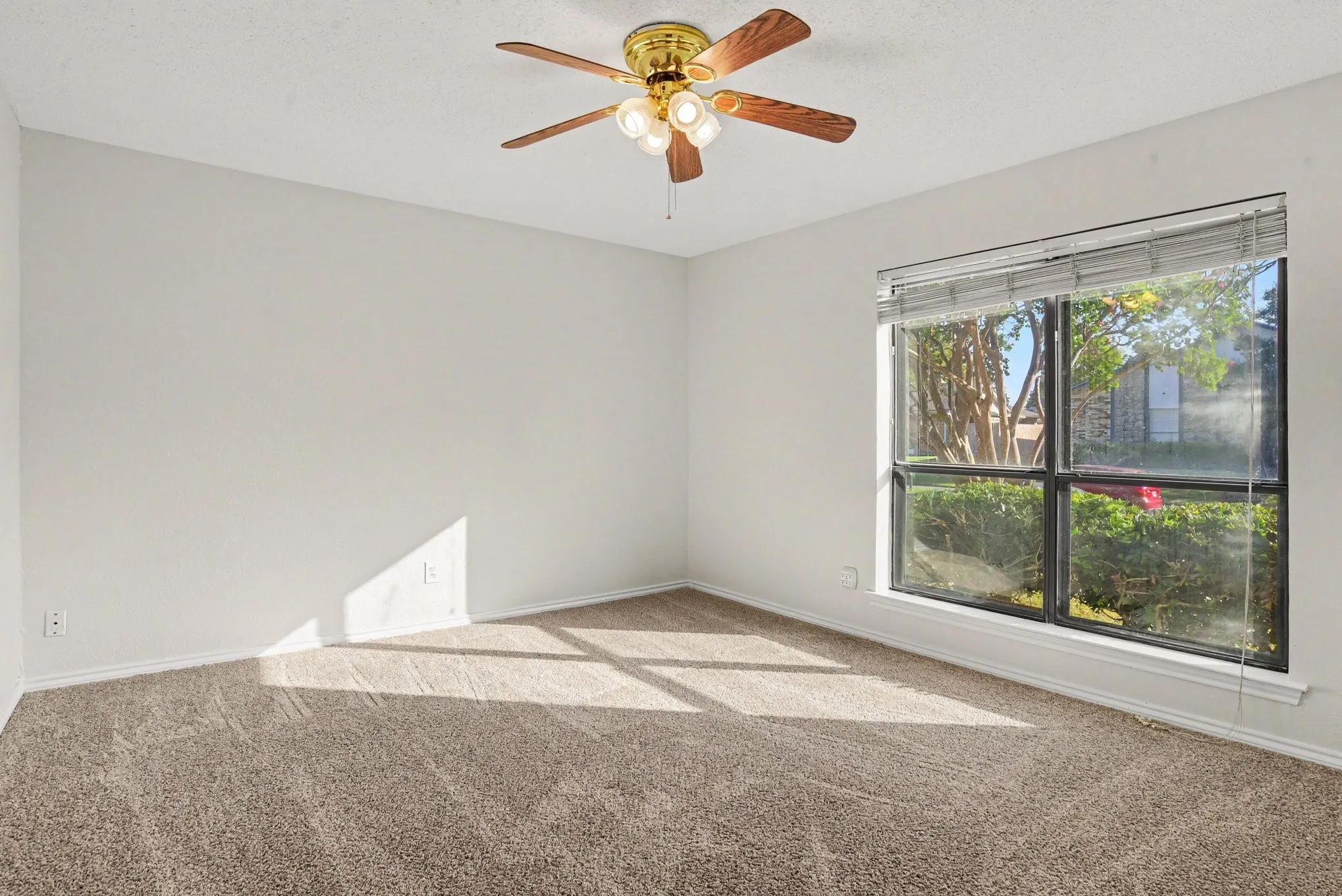 Single Family Residence For Sale in Dallas County , 533 San Pedro Drive, Garland, Texas 75043, 3 Bedroom, 2 Bathroom, 2 Garage spaces, 1,877 Sqft, built in 1977, mls#21387429, Real Estate Agent in Garland, Homes For Sale in Dallas county, Homes For Sale in Garland, Realtor in Garland Texas, Real Estate Brokerage Independent Realty Texas, Luminita Cordes Realtor