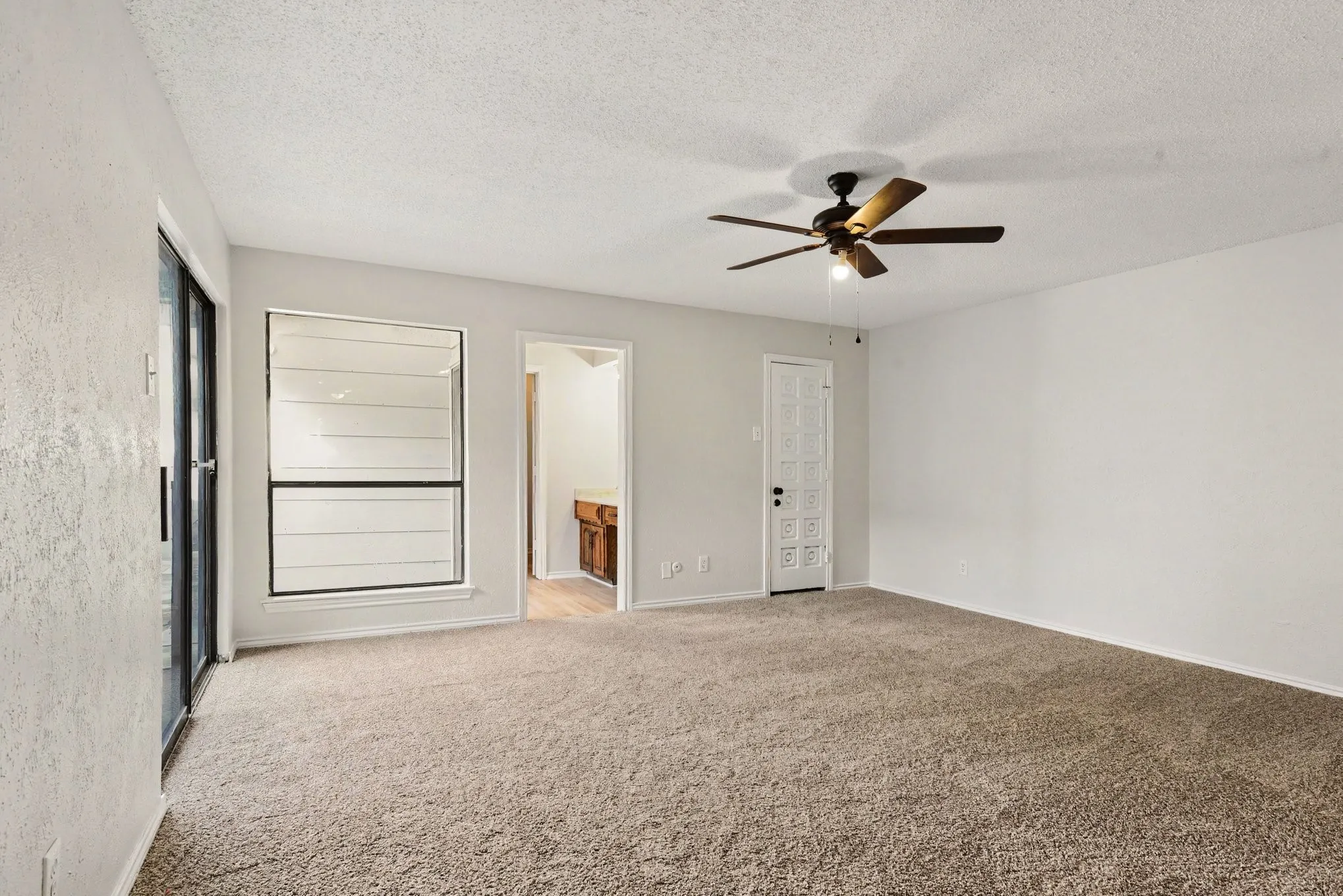 Single Family Residence For Sale in Dallas County , 533 San Pedro Drive, Garland, Texas 75043, 3 Bedroom, 2 Bathroom, 2 Garage spaces, 1,877 Sqft, built in 1977, mls#21387429, Real Estate Agent in Garland, Homes For Sale in Dallas county, Homes For Sale in Garland, Realtor in Garland Texas, Real Estate Brokerage Independent Realty Texas, Luminita Cordes Realtor