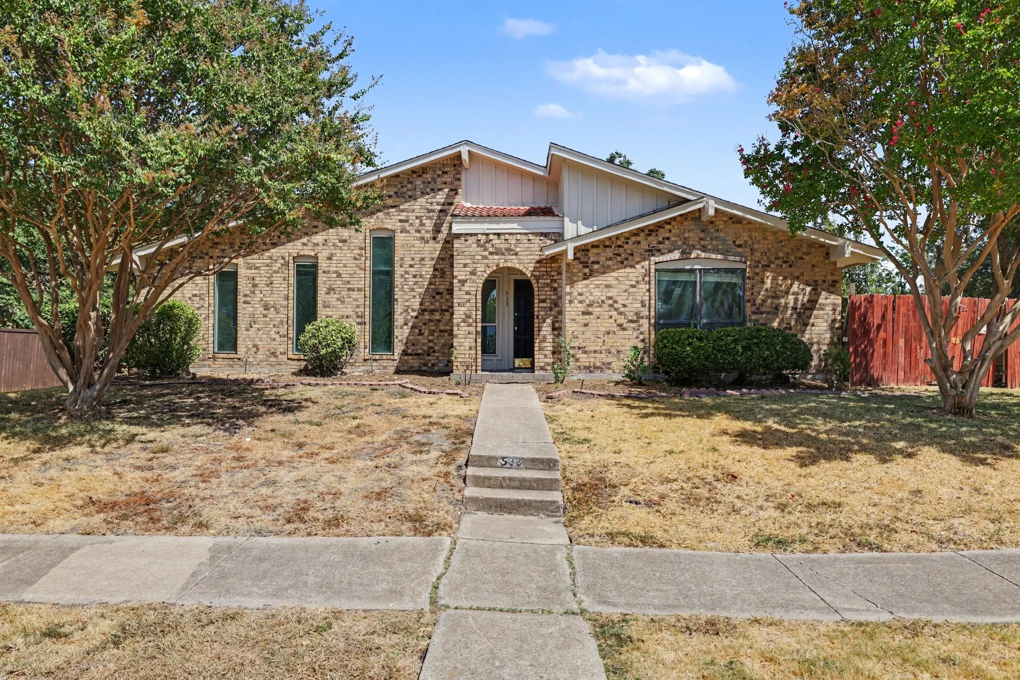 Single Family Residence For Sale in Dallas County , 533 San Pedro Drive, Garland, Texas 75043, 3 Bedroom, 2 Bathroom, 2 Garage spaces, 1,877 Sqft, built in 1977, mls#21387429, Real Estate Agent in Garland, Homes For Sale in Dallas county, Homes For Sale in Garland, Realtor in Garland Texas, Real Estate Brokerage Independent Realty Texas, Luminita Cordes Realtor