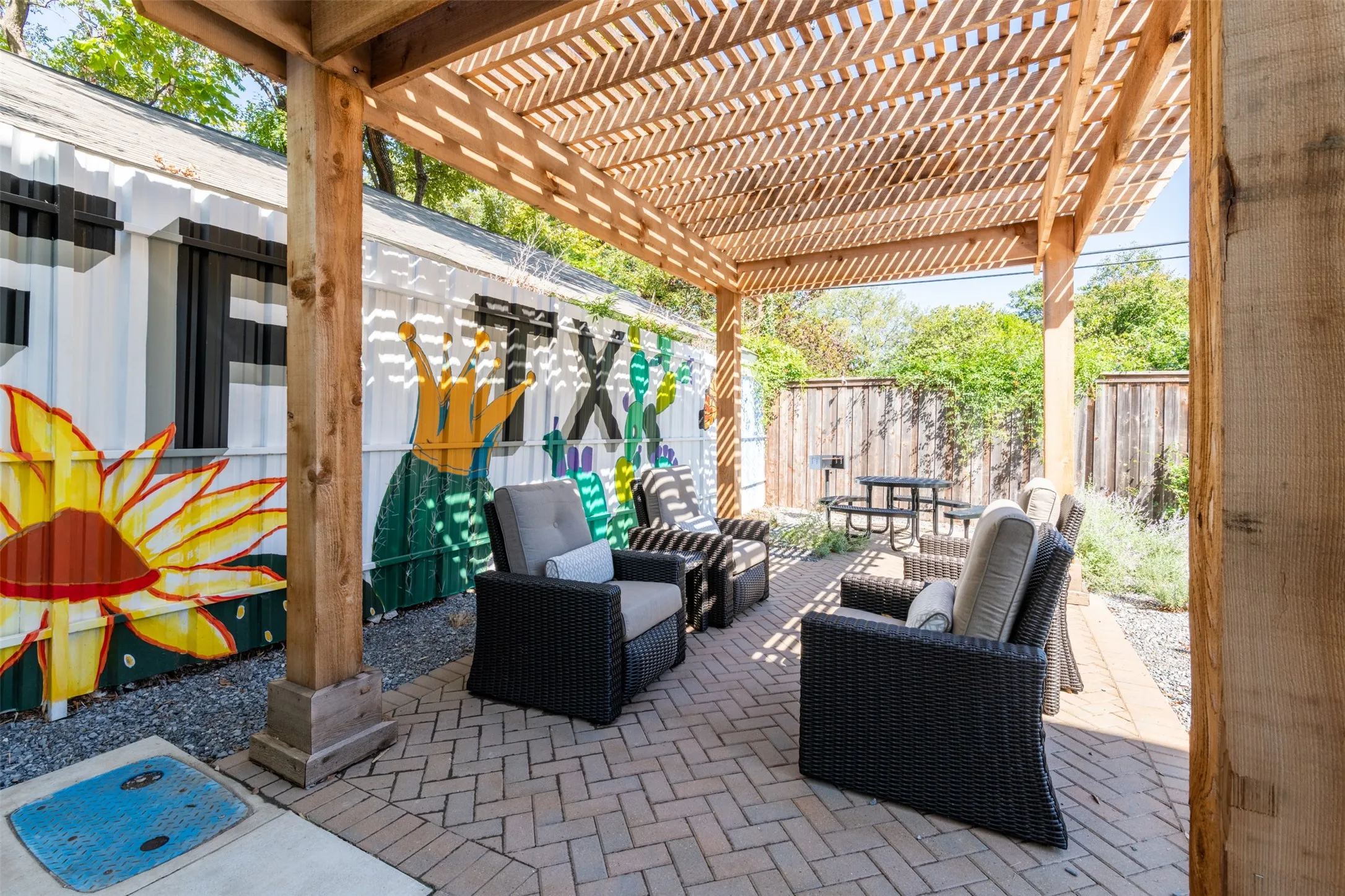 Apartment For Rent in Dallas County , 1139 Kings Highway 103, Dallas, Texas 75208, 1 Bedroom, 1 Bathroom, 1 Garage spaces, 680 Sqft, built in 2020, mls#21387610, Real Estate Agent in Dallas, Homes For Rent in Dallas county, Homes For Rent in Dallas, Realtor in Dallas Texas, Real Estate Brokerage Independent Realty Texas, Luminita Cordes Realtor