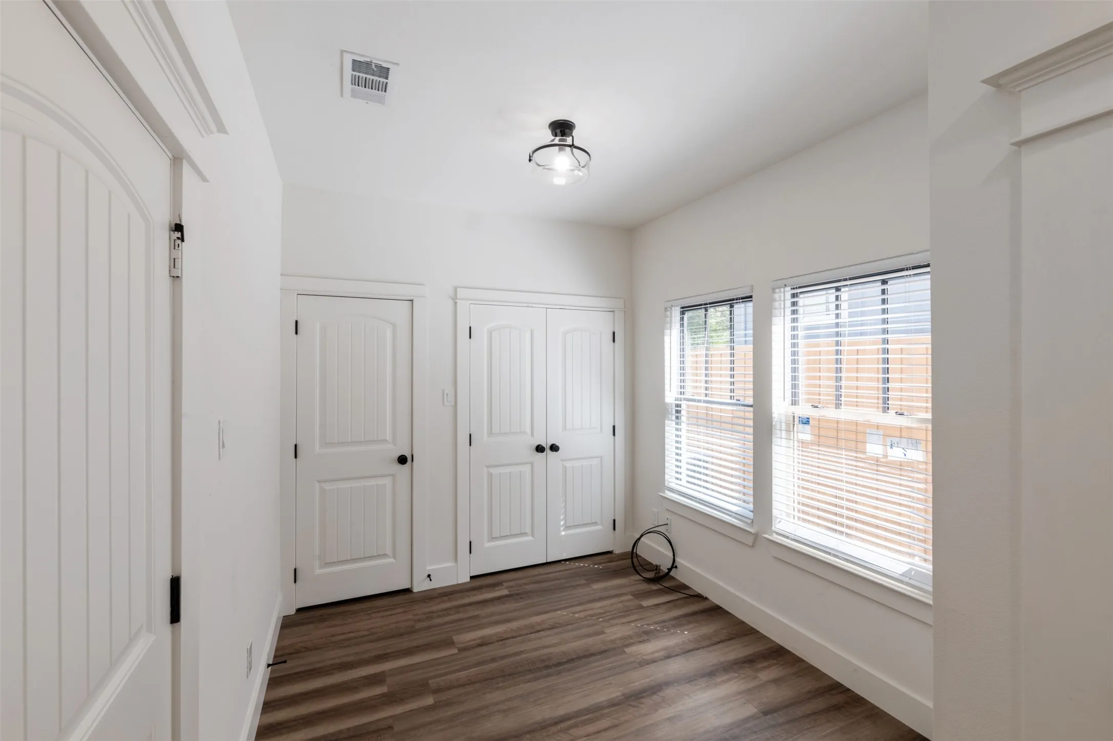 Apartment For Rent in Dallas County , 1139 Kings Highway 103, Dallas, Texas 75208, 1 Bedroom, 1 Bathroom, 1 Garage spaces, 680 Sqft, built in 2020, mls#21387610, Real Estate Agent in Dallas, Homes For Rent in Dallas county, Homes For Rent in Dallas, Realtor in Dallas Texas, Real Estate Brokerage Independent Realty Texas, Luminita Cordes Realtor