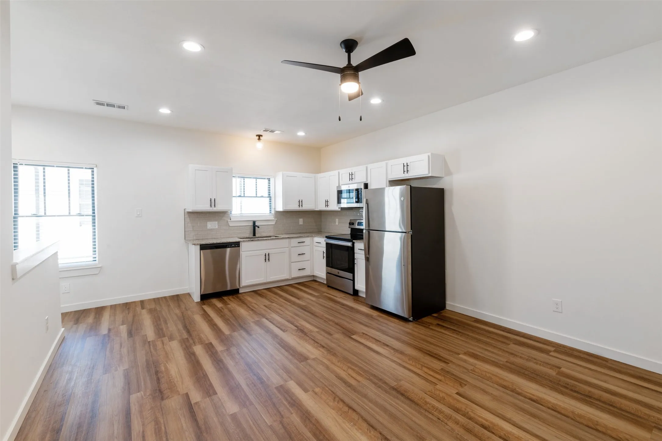 Apartment For Rent in Dallas County , 1139 Kings Highway 103, Dallas, Texas 75208, 1 Bedroom, 1 Bathroom, 1 Garage spaces, 680 Sqft, built in 2020, mls#21387610, Real Estate Agent in Dallas, Homes For Rent in Dallas county, Homes For Rent in Dallas, Realtor in Dallas Texas, Real Estate Brokerage Independent Realty Texas, Luminita Cordes Realtor