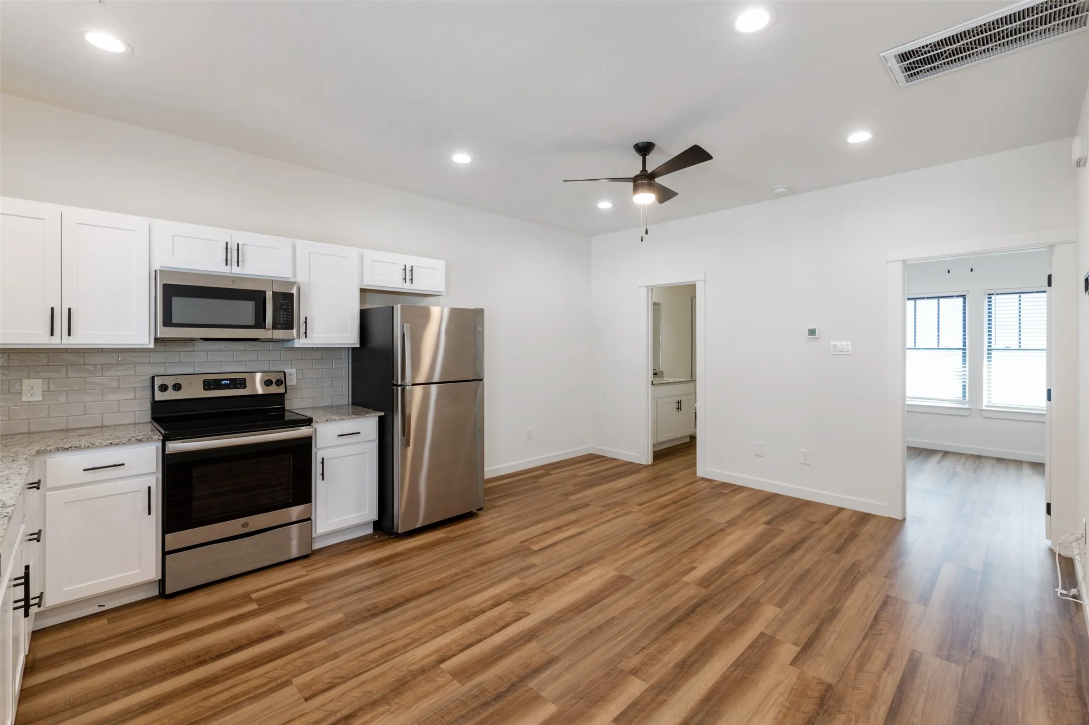 Apartment For Rent in Dallas County , 1139 Kings Highway 103, Dallas, Texas 75208, 1 Bedroom, 1 Bathroom, 1 Garage spaces, 680 Sqft, built in 2020, mls#21387610, Real Estate Agent in Dallas, Homes For Rent in Dallas county, Homes For Rent in Dallas, Realtor in Dallas Texas, Real Estate Brokerage Independent Realty Texas, Luminita Cordes Realtor