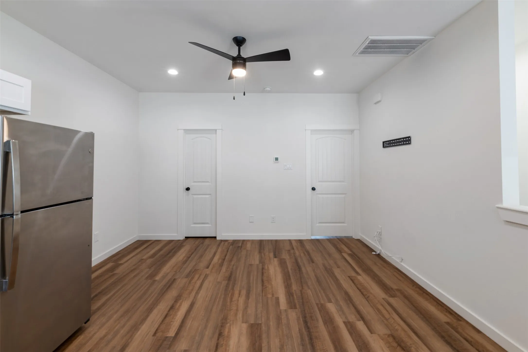 Apartment For Rent in Dallas County , 1139 Kings Highway 103, Dallas, Texas 75208, 1 Bedroom, 1 Bathroom, 1 Garage spaces, 680 Sqft, built in 2020, mls#21387610, Real Estate Agent in Dallas, Homes For Rent in Dallas county, Homes For Rent in Dallas, Realtor in Dallas Texas, Real Estate Brokerage Independent Realty Texas, Luminita Cordes Realtor