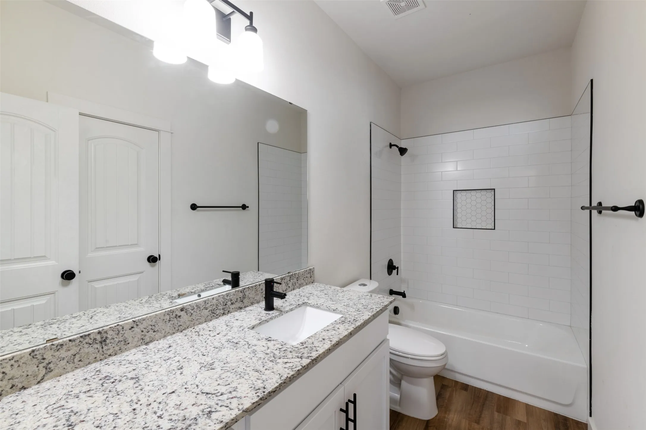 Apartment For Rent in Dallas County , 1139 Kings Highway 103, Dallas, Texas 75208, 1 Bedroom, 1 Bathroom, 1 Garage spaces, 680 Sqft, built in 2020, mls#21387610, Real Estate Agent in Dallas, Homes For Rent in Dallas county, Homes For Rent in Dallas, Realtor in Dallas Texas, Real Estate Brokerage Independent Realty Texas, Luminita Cordes Realtor