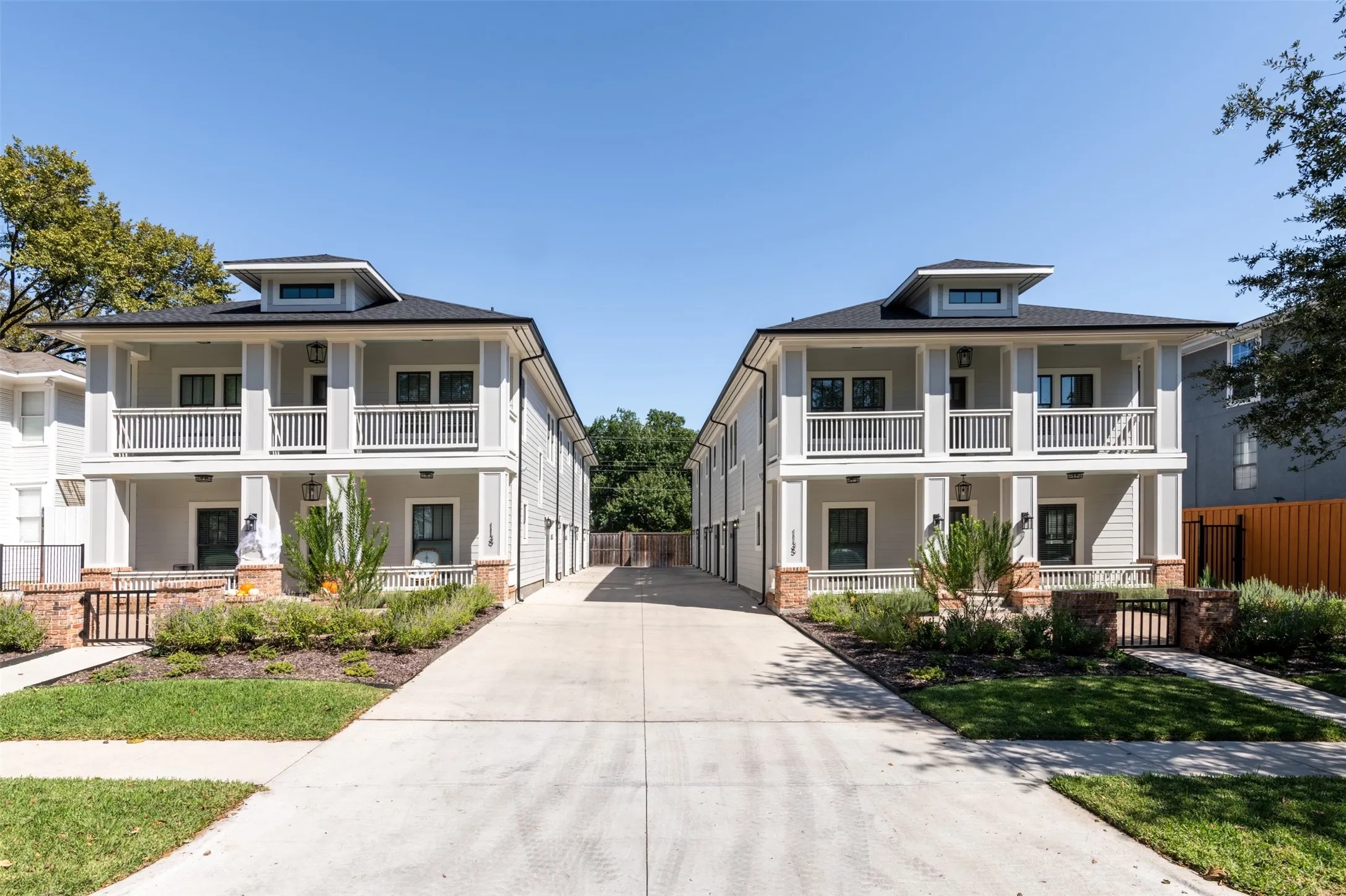 Apartment For Rent in Dallas County , 1139 Kings Highway 103, Dallas, Texas 75208, 1 Bedroom, 1 Bathroom, 1 Garage spaces, 680 Sqft, built in 2020, mls#21387610, Real Estate Agent in Dallas, Homes For Rent in Dallas county, Homes For Rent in Dallas, Realtor in Dallas Texas, Real Estate Brokerage Independent Realty Texas, Luminita Cordes Realtor