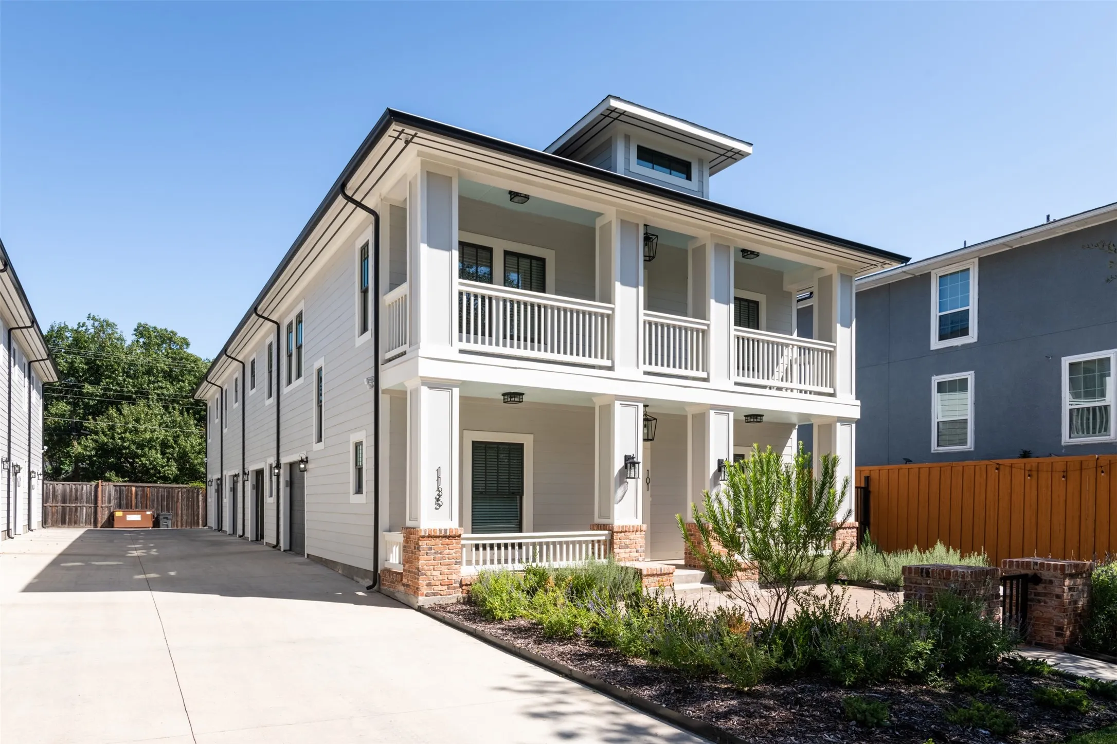 Apartment For Rent in Dallas County , 1139 Kings Highway 103, Dallas, Texas 75208, 1 Bedroom, 1 Bathroom, 1 Garage spaces, 680 Sqft, built in 2020, mls#21387610, Real Estate Agent in Dallas, Homes For Rent in Dallas county, Homes For Rent in Dallas, Realtor in Dallas Texas, Real Estate Brokerage Independent Realty Texas, Luminita Cordes Realtor